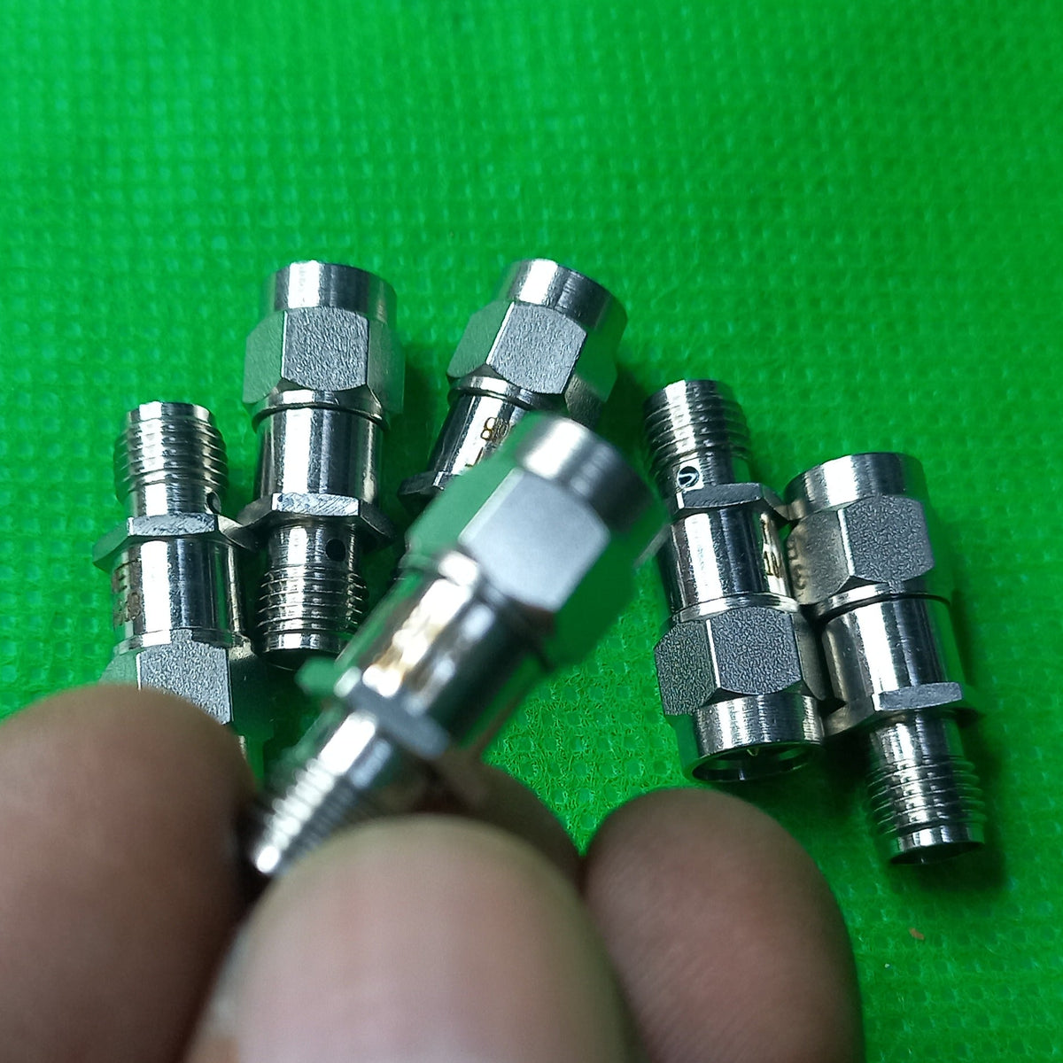 18AH-03 | 18AH-3db Attenuator Durable passivated stainless steel body with gold-plated beryllium copper conductors