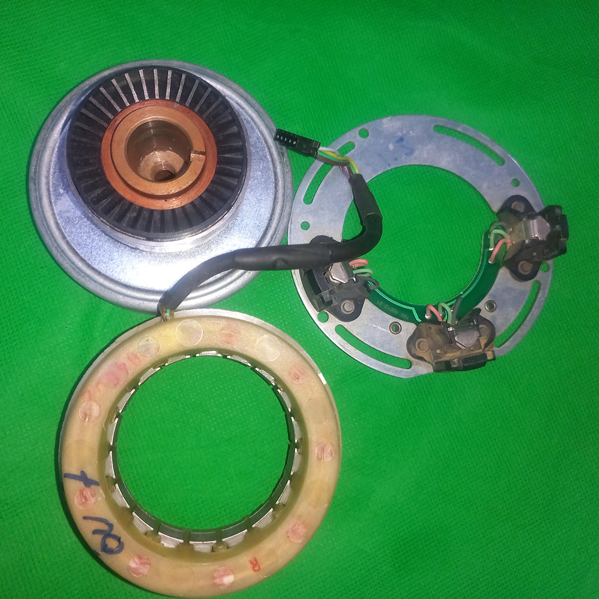 All three assembled parts for TAcho hall sensor assembly for 1FT5 Servo Siemens motor. Complete Tacho assembly for 1FT5 siemens servo motor with Hall sensors 1FT5064-1AC71-4AB0 | 1FU1050-6GF| TACHO SIEMENS- 1FU1030 | 1FU1050