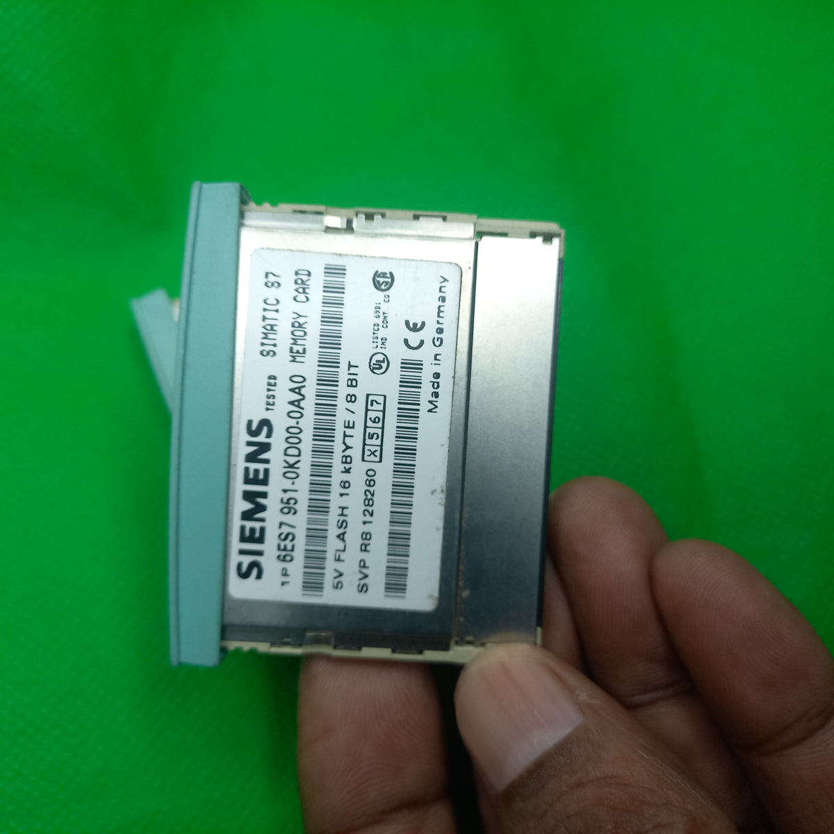 6ES7 951-0FD00-0AA0
SIMATIC S7, MEMORY CARD | 5v Flash 16Kbyte/8bit Made in Germany