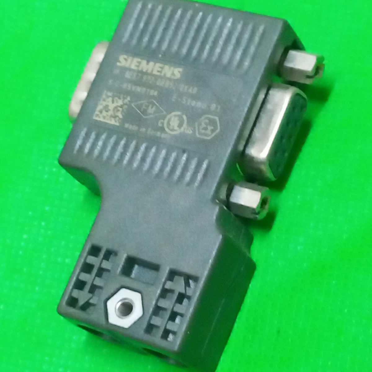 6ES 7972-0BB52-0XA0
SIMATIC DP, Connection plug for PROFIBUS up to 12 Mbit/s 90° cable outlet, Insulation displacement method FastConnect, With PG receptacle 15.8x 59x 35.6 mm