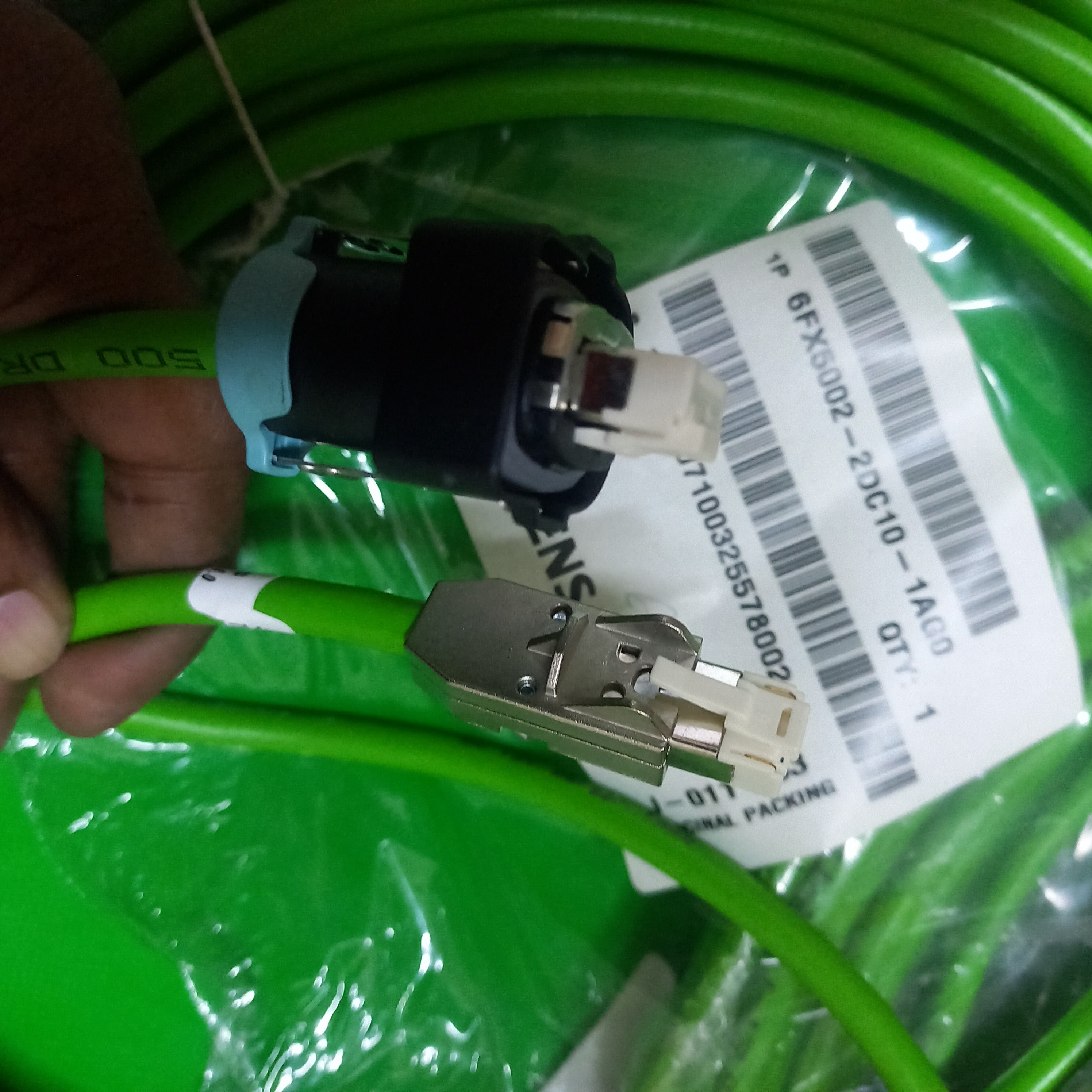 Specification sticker with Both Connectors in one PHOTO of 6FX 5002-2DC10-1AG0 Siemens Signal 6meter
Type of connection cable engine side RJ45 DRIVE-CLiQ
Type of connection cable converter side DRIVE-CLiQ RJ45
