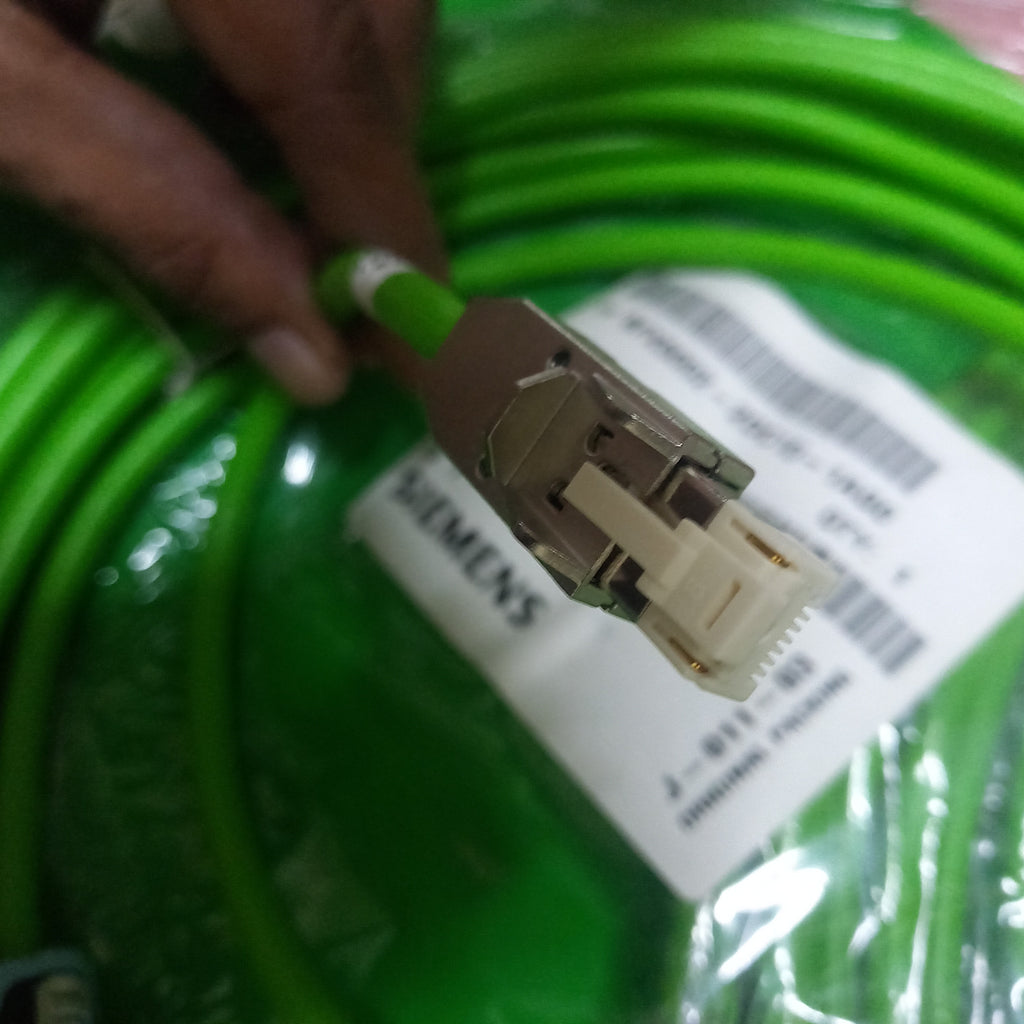 Converter side Siemens -;6FX5002 2DC10 1AG0;SIGNAL CABLE PRE-ASSEMBLED TYPE: 6FX 5002-2DC10 (SINAMICS DRIVE-CLIQ) PLUG IP20/IP67, WITH 24 V MOTION-CONNECT 500 LENGTH (M)=6meters