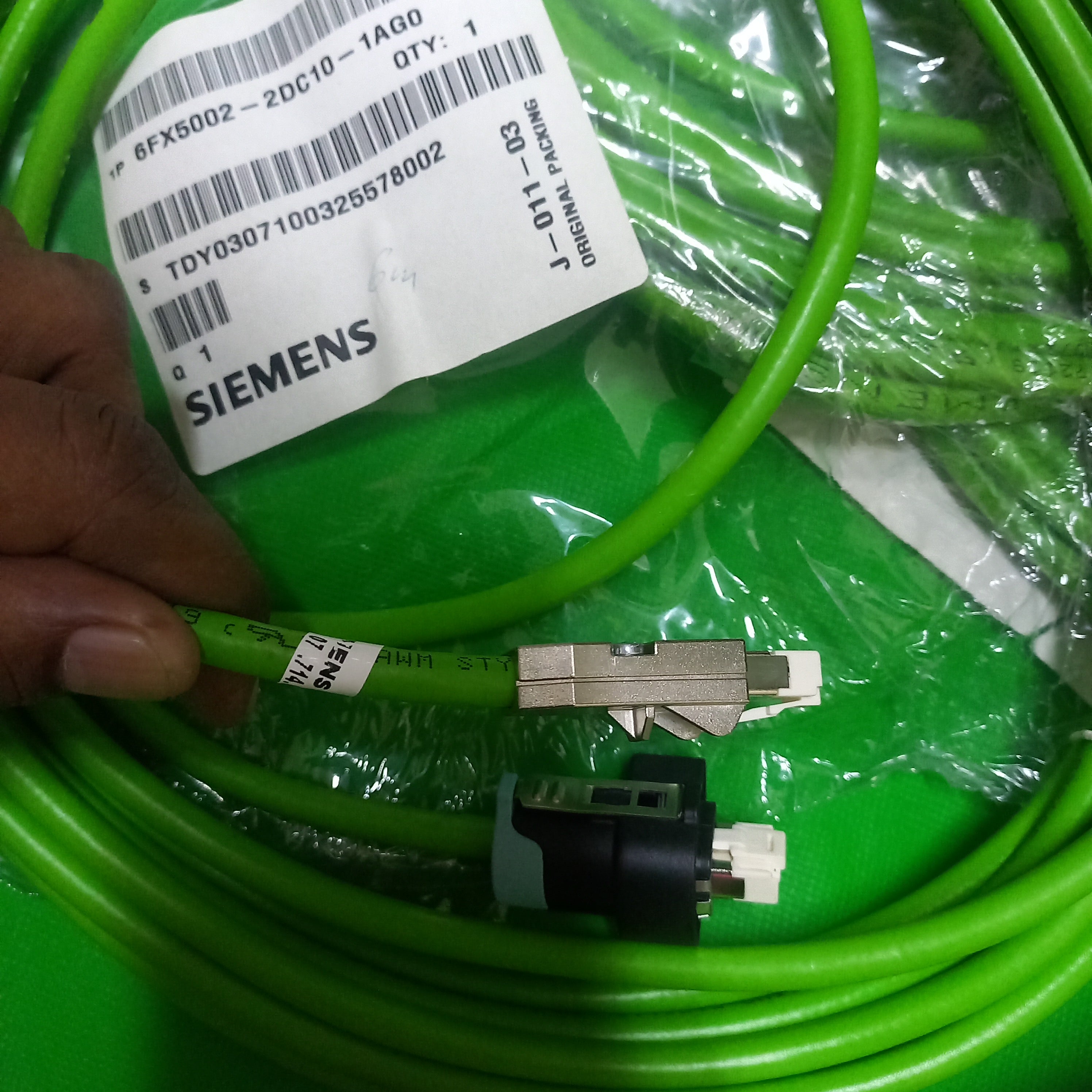 6FX 5002-2DC10-1AG0 Siemens Signal 6meter
Type of connection cable engine side RJ45 DRIVE-CLiQ
Type of connection cable converter side DRIVE-CLiQ RJ45
