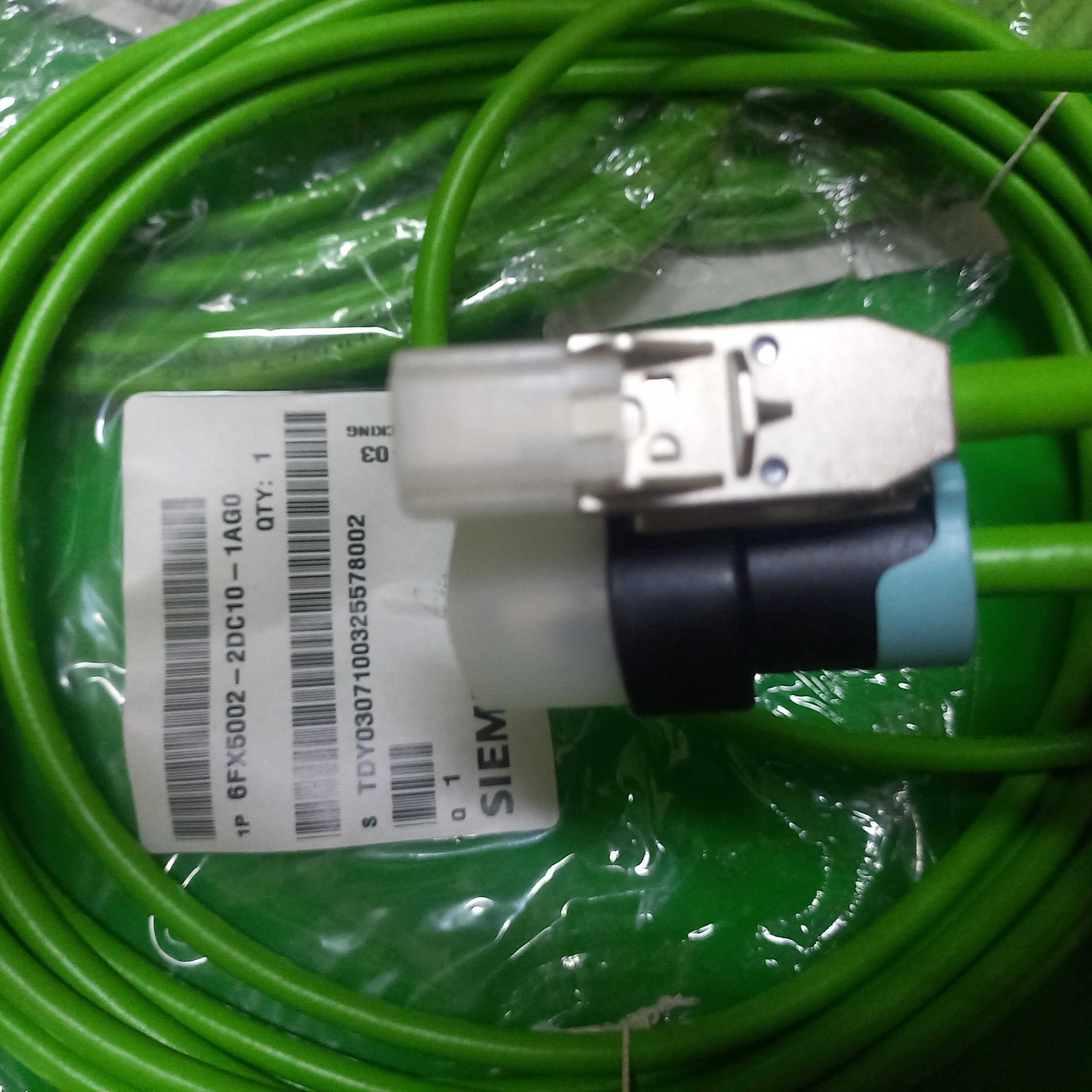 6FX50022DC101AG0 wiSiemens Signal 6meter
Type of connection cable engine side RJ45 DRIVE-CLiQ
Type of connection cable converter side DRIVE-CLiQ RJ45 ; specification sticker visible 