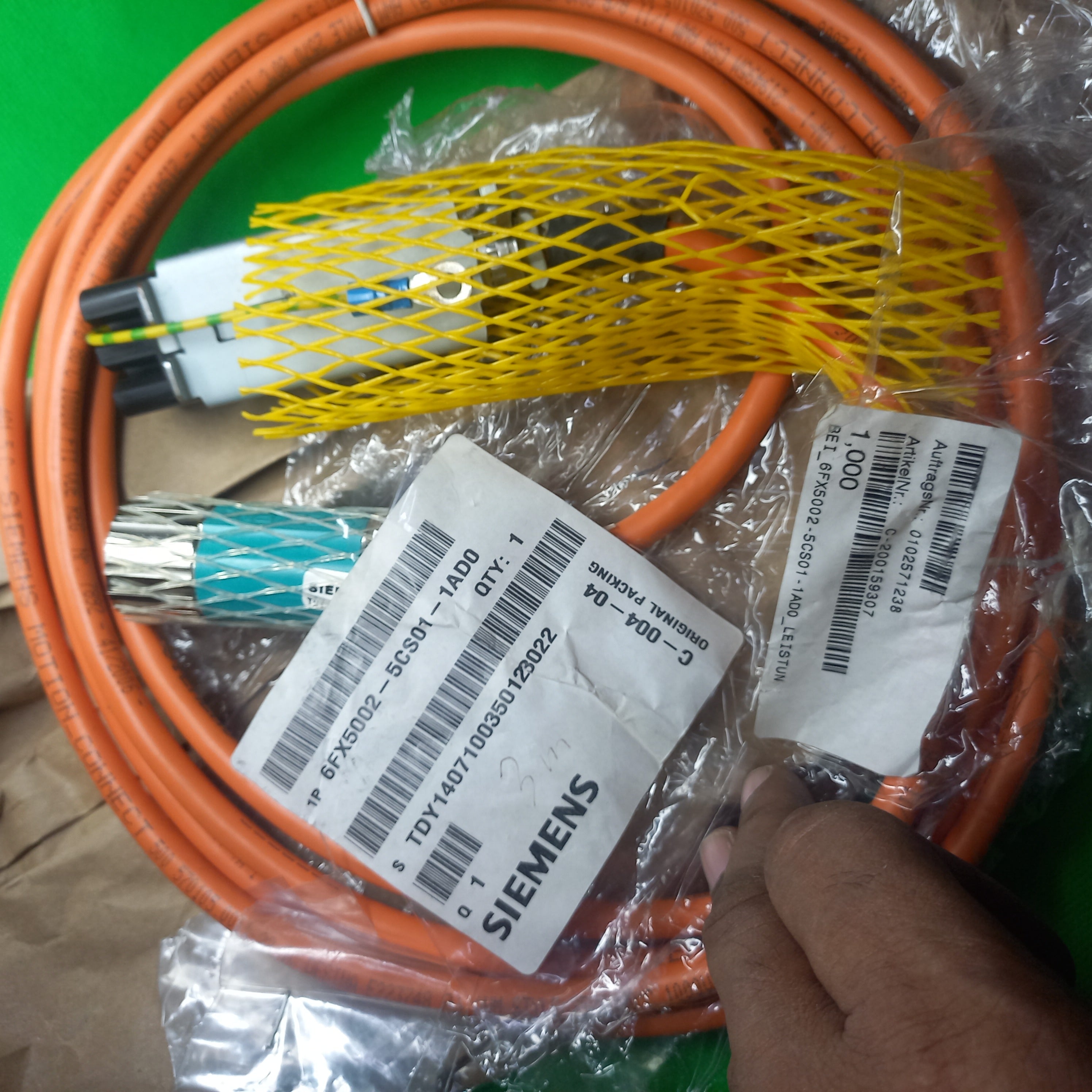 6FX50025CS01 cable Power cable pre-assembled type: 6FX5002-5CS01 (1FT/1FK/1PH for SINAMICS) 