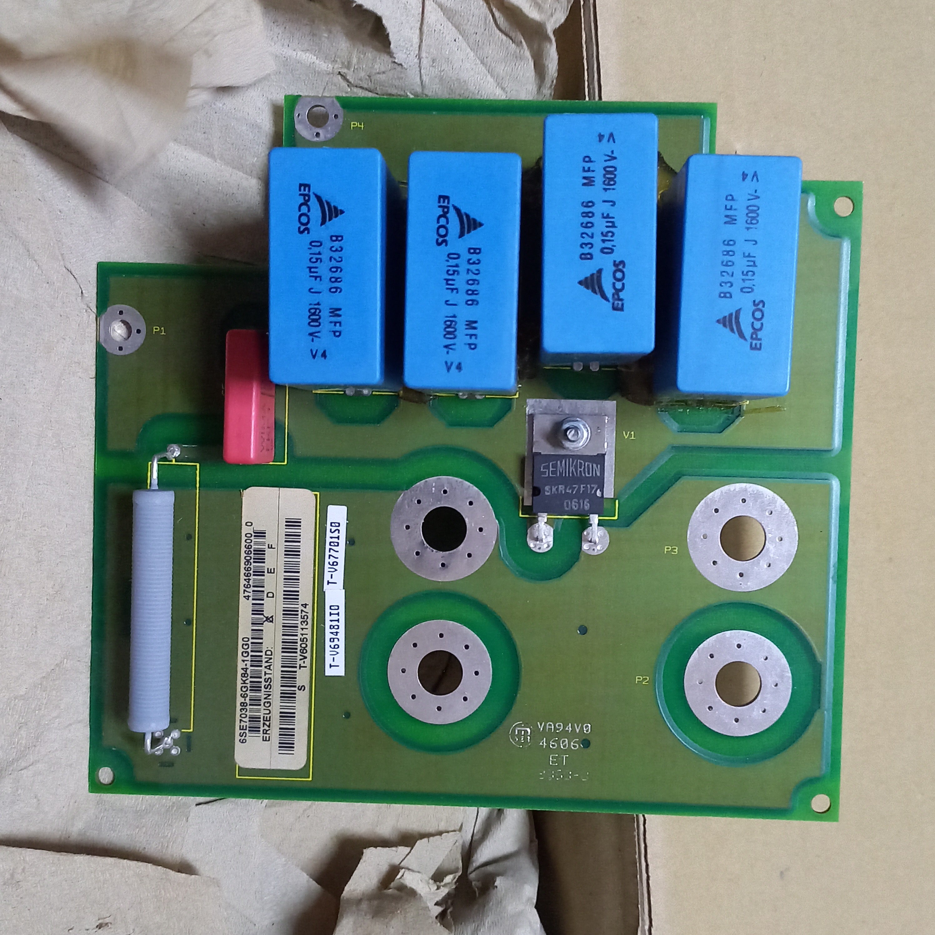  The Siemens 6SE7038-6GK84-1GG0 is an inverter snubber module (often part of the SIMOVERT MASTERDRIVES series) used to protect industrial drive and inverter systems by 