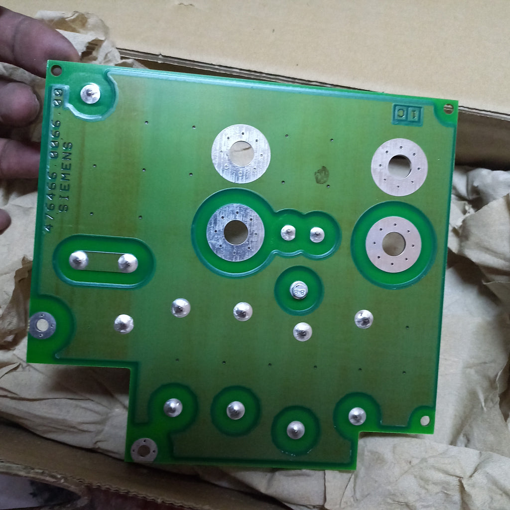 The Siemens 6SE7038-6GK84-1GG0 is an inverter snubber module pcb rEAR VIEW