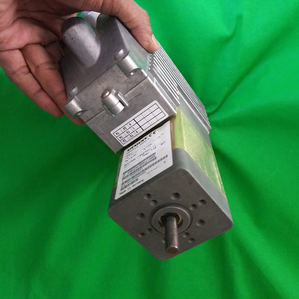 Front view of Unboxing video of 
SIMODRIVE POSMO A programmable positioning motor PROFIBUS DP standard slave Brushless motor 24 V / 75 W without gearbox IP54, Incremental position encoder Terminal connection Two-wire line 6SN21320AA111BA0 | POSMO-A, P=62W 6SN 2132-0AA11-1BA0