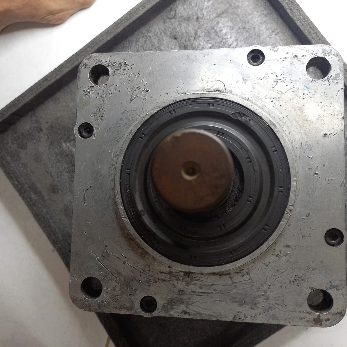 Ftong flange of Alpha C 12 servo motor  GE Fanuc AC Servo Motor 
Alpha C12/2000
Motor Spec. A06B-0141-B075#7000
