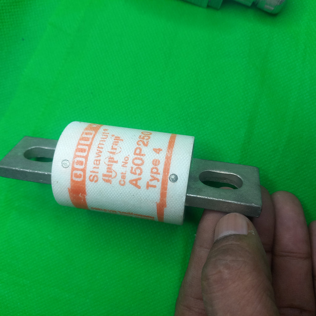 A50P250 Gould Shawmut AmpTrap type 4
38.1 mm dia 110.2Long | High Speed Fuse, Blade | Bolted | AC/DC | High Speed Fuse Amp-Trap® A50P 500VAC 450VDC 250A Blade