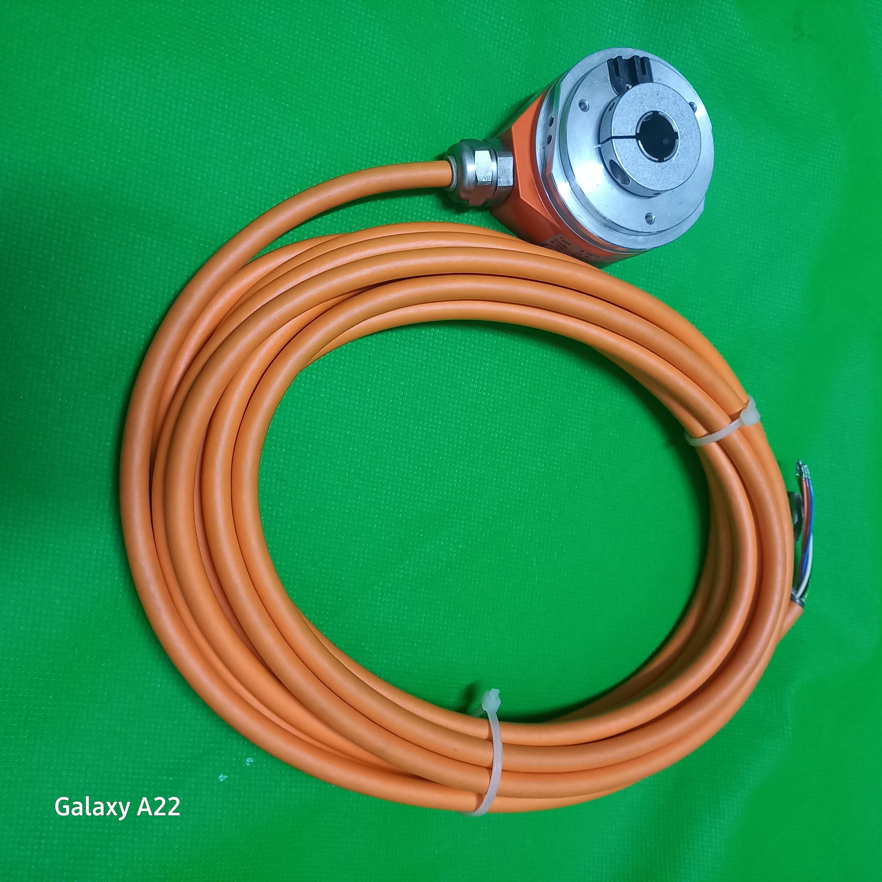 Absolute Singleturn 8.5870 Hollow 12mm encoder, SSI, 12 Bit Gray Code, 4096 (12bit), 5m