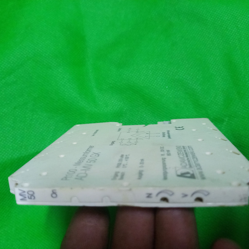 The measuring value amplifier AD-MV 50 GX (for 2/3 lead technology) or
AD-MV 54 GX (for 4-lead technology only) converts the measuring
signal issued from a resistance generator Pt 100 (according to DIN IEC
751) to an impressed output signal (i.e. 0-20 mA or similar).