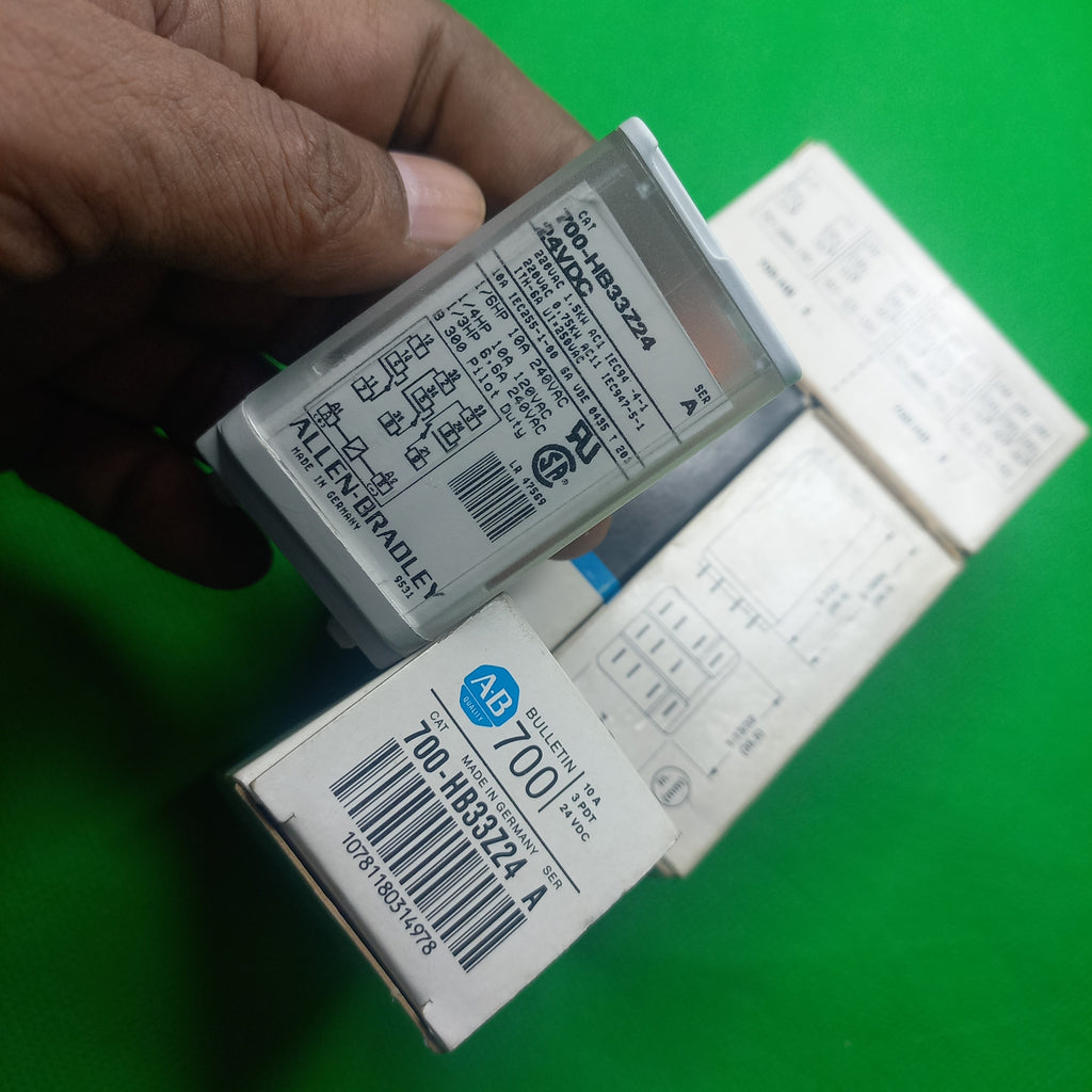 700-HB33Z24 24V DC GP  Unboxing view