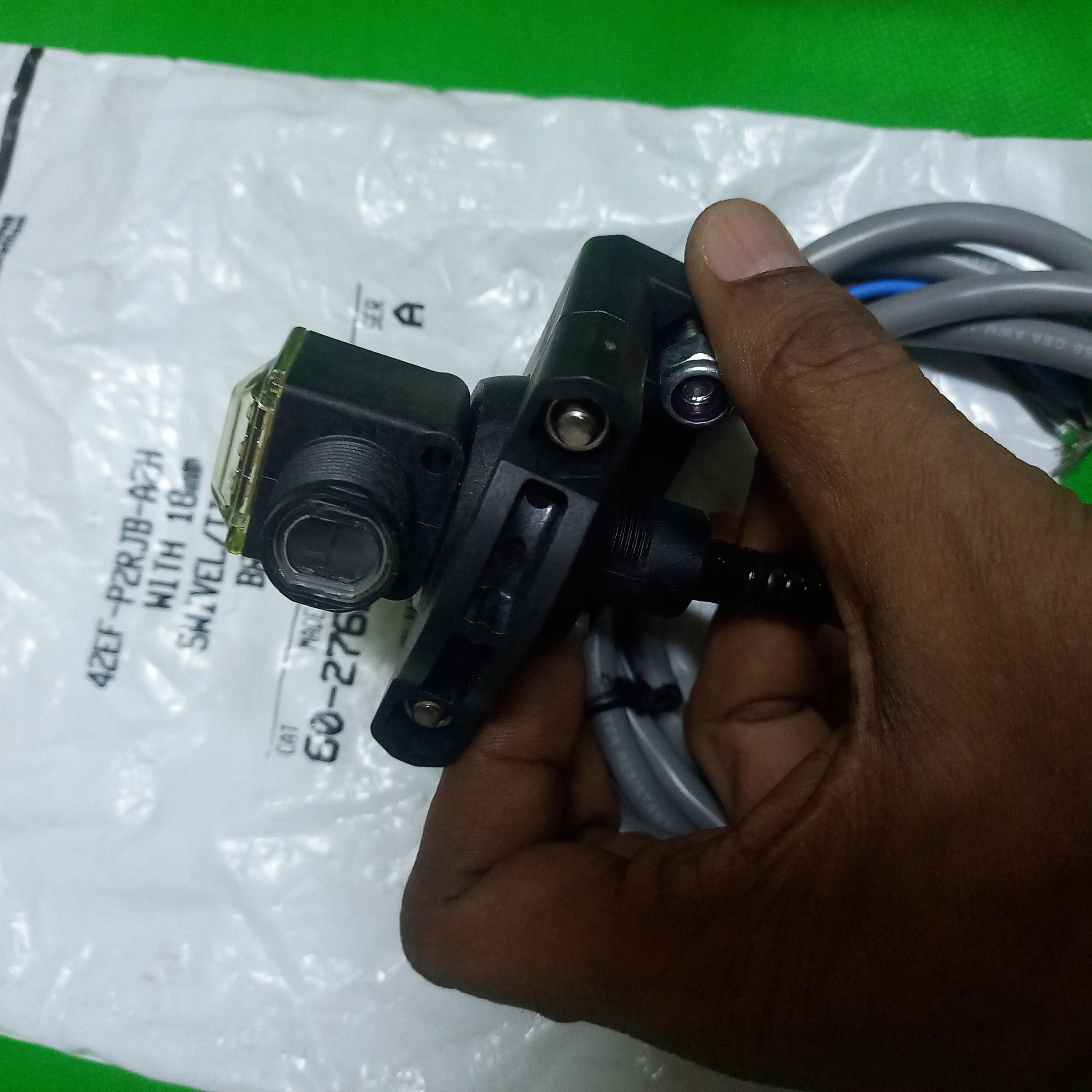 Front view with Bracket, AllenBradleyRightSight_42EF-P2RJB-A2H_2