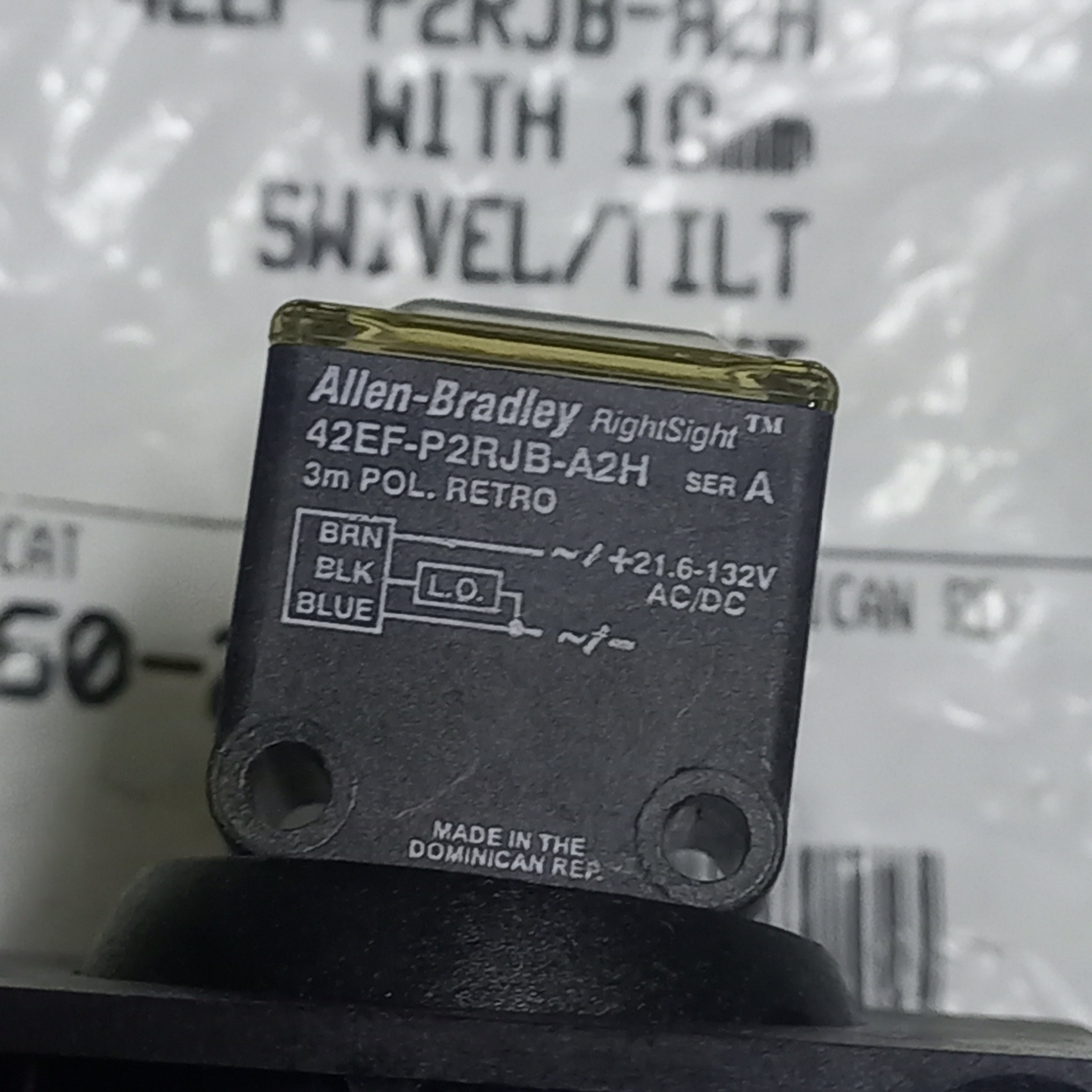 Specification sticker of Polarized Retroreflective Sensor 42EF-P2RJB-A2H, RightSight Photoelectric Sensor