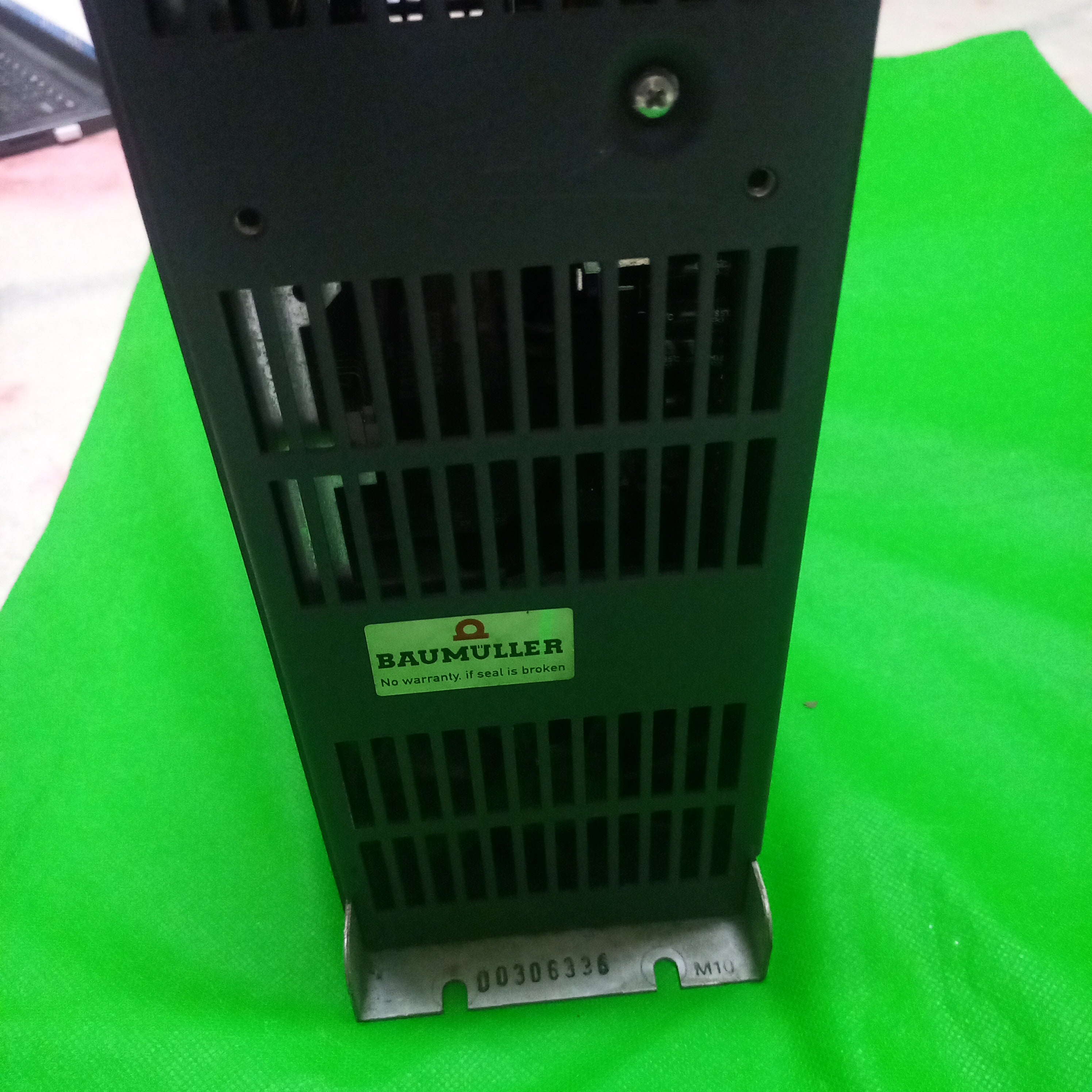 BAumuller intact warranty sticker on Einbau-Wechse | stronumrichter- Leistungsteil
Typ: BUM60-08/16-54-B-000 