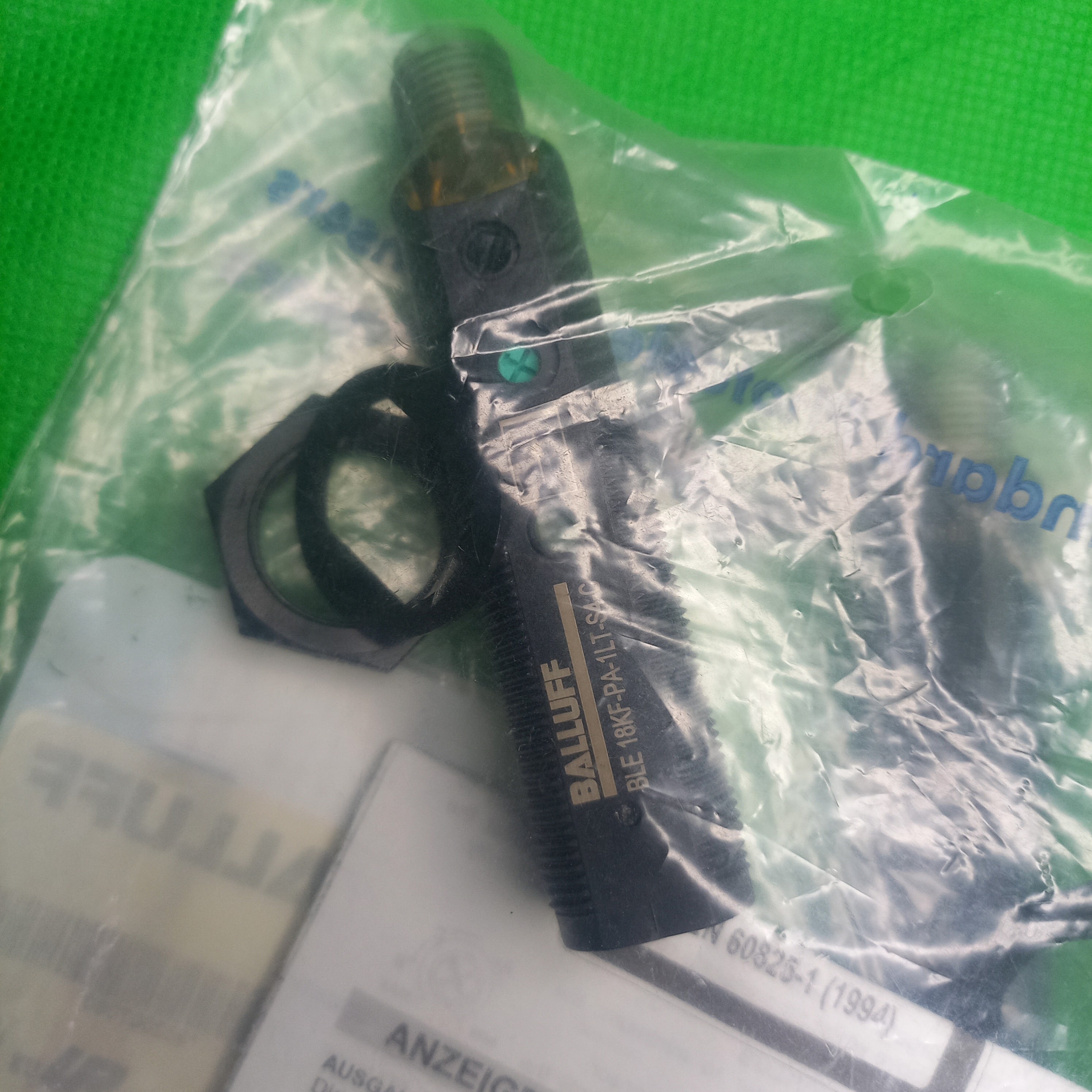 inside pouch photo Balluff BLE 18KF-PA-1LT-S4-C Nr:130037 BOS00CH Thru-Beam Receiver 60000mm M18x1