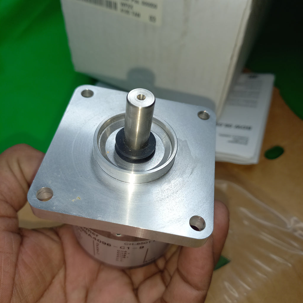 full view of shaft and seal on Baumer encoder BDW0605  | BDW0605A4096C19 OEM encoder for printing packaging machines 