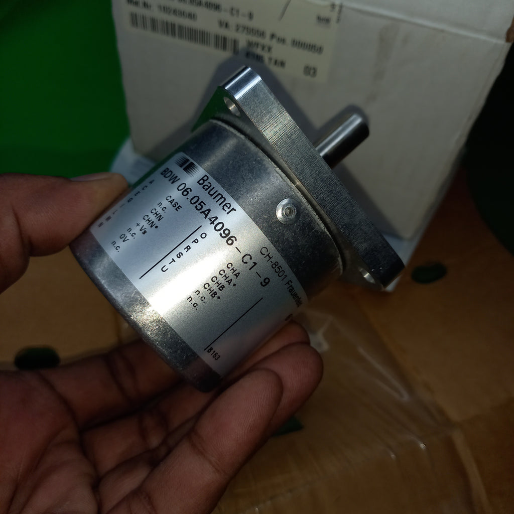 Specification sticker and pin out details of Baumer encoder BDW0605  | BDW-06-05-A4096C19