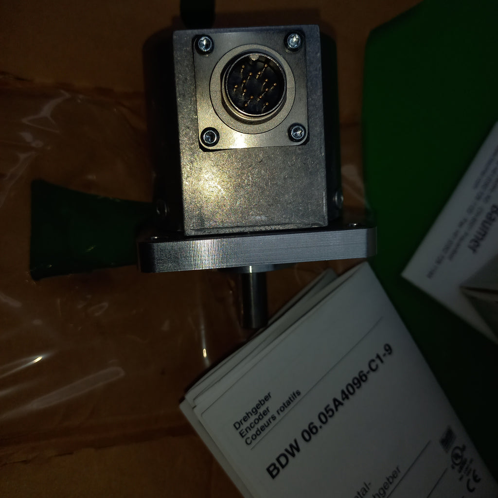 Connector and flange view with datasheet and manual available for Baumer BDW06, Baumer encoder BDW0605  | BDW0605A4096C19