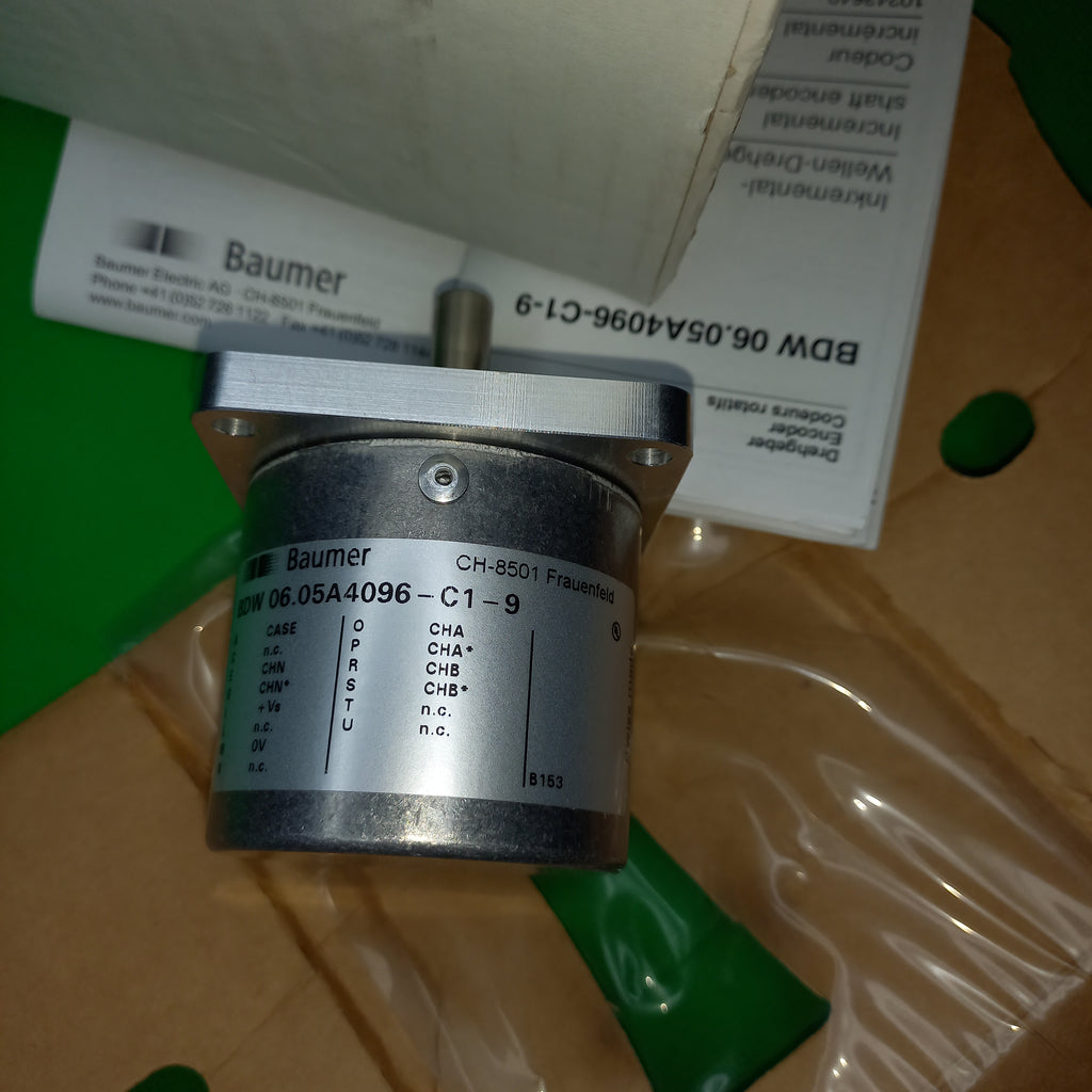 Square flange on Baumer incremental encoder 10mm shaft Baumer encoder BDW0605  | BDW0605A4096C19