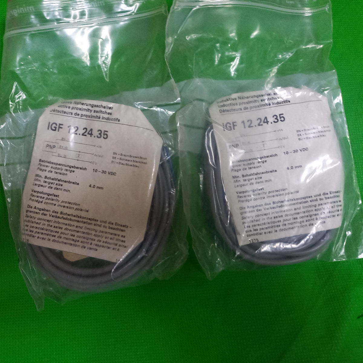 SLOT Sensor Baumer Inductive Proximity Switch IGF 12.24.35 PNP, Target size 4mm, 2m Cable