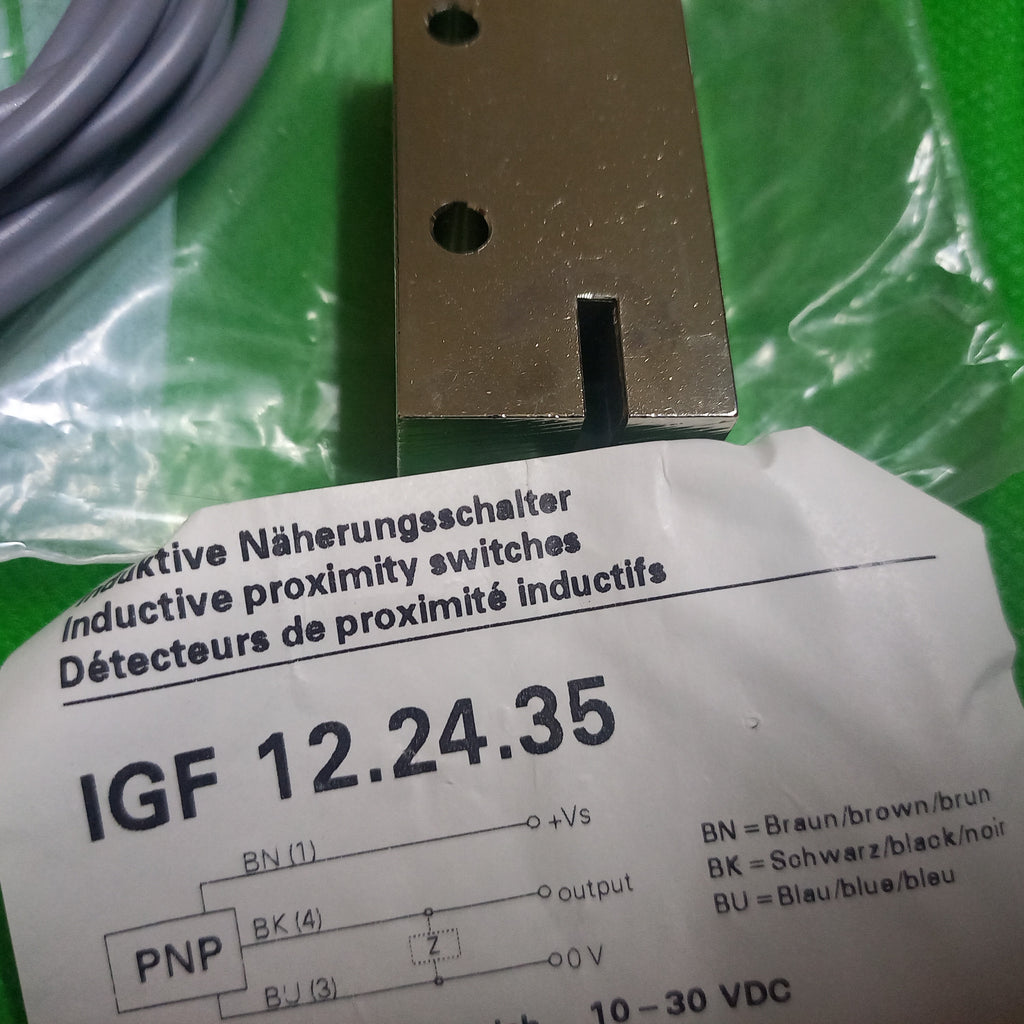 SLot 5mm width photo Baumer Inductive Proximity Switch IGF 12.24.35 PNP, Target size 4mm, Cable 2 meter.