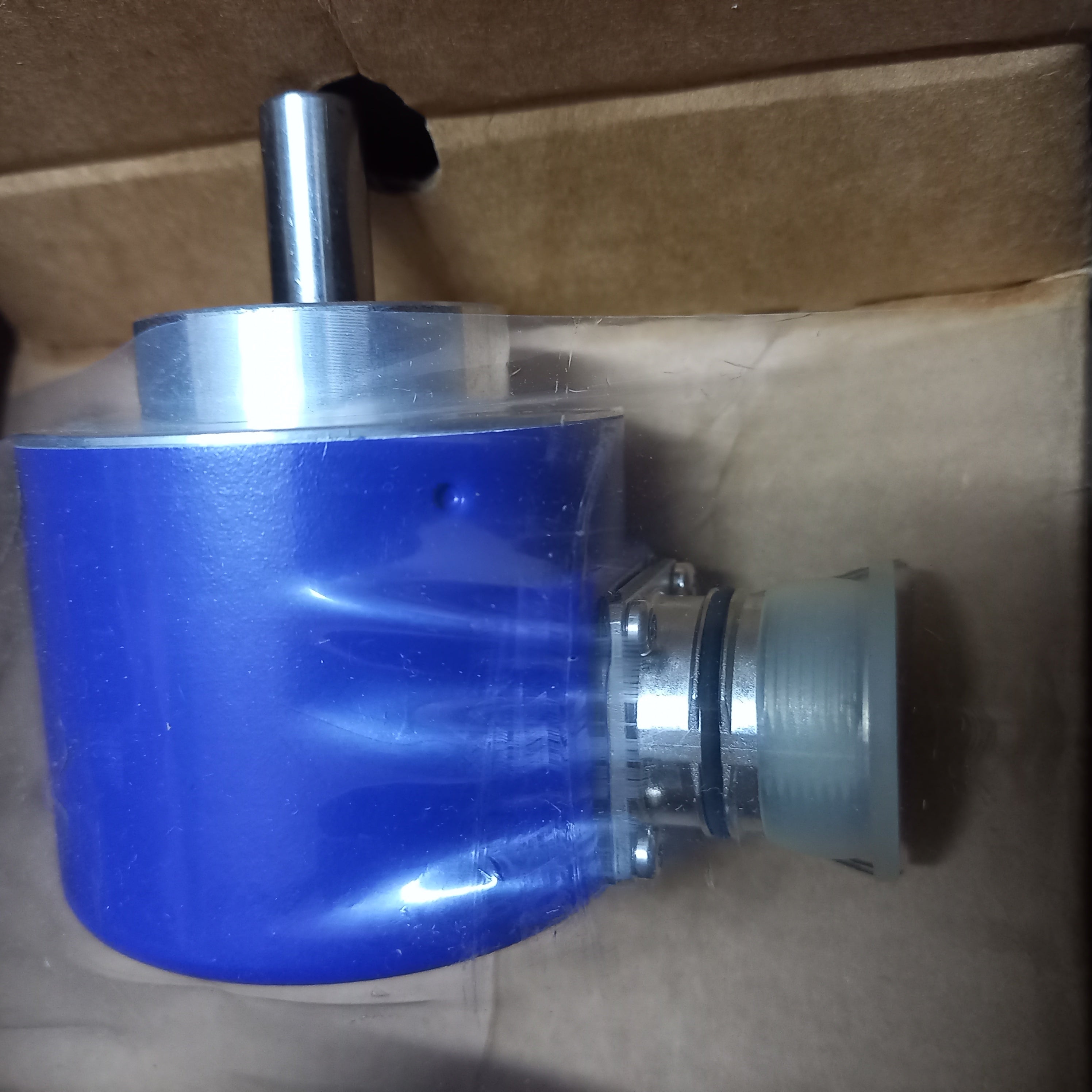 BAUMER GI 355 Encoder | 1000 Imp | 4.75-30VDC| M23 | 10mm Shaft| Clamping Flange