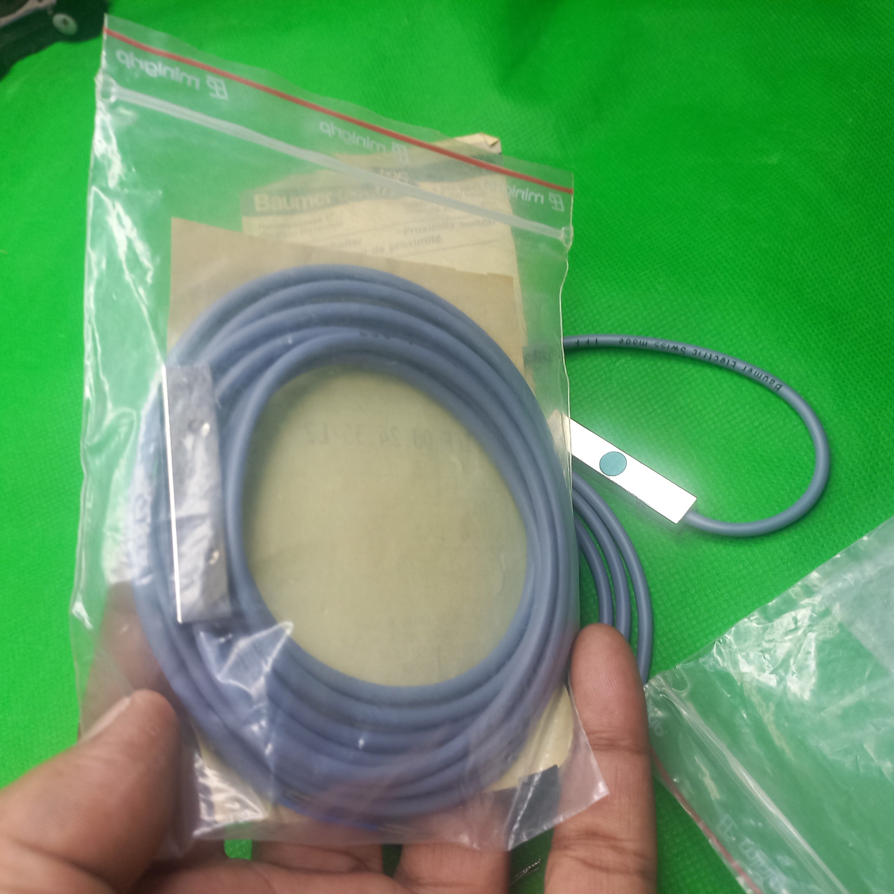 Unobxing view of packet Baumer IFF 08.24.35/L2