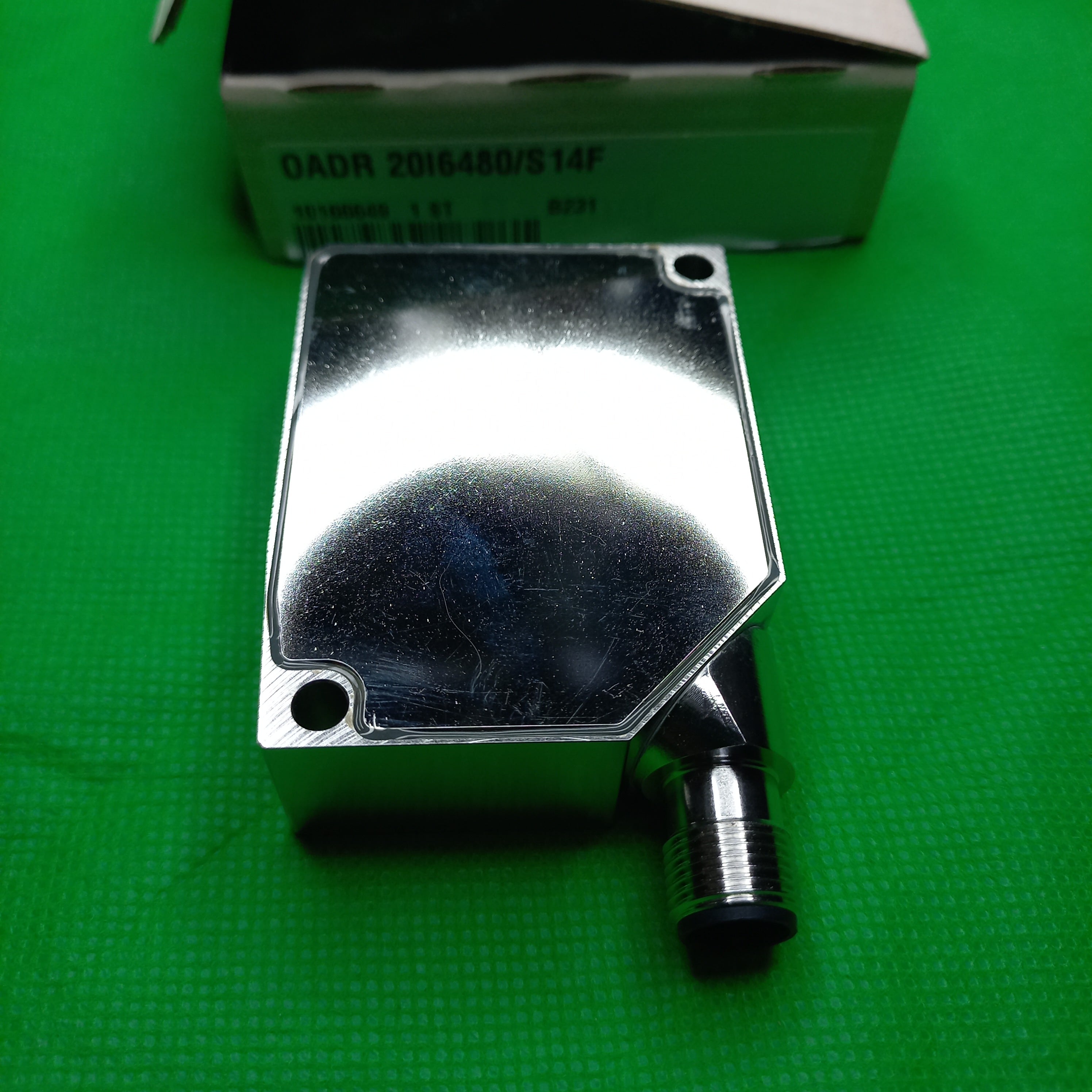 Side face photo of Baumer Distance sensor 0ADR20 (Laser, variable sensing range) OADR 20i6480/S14F