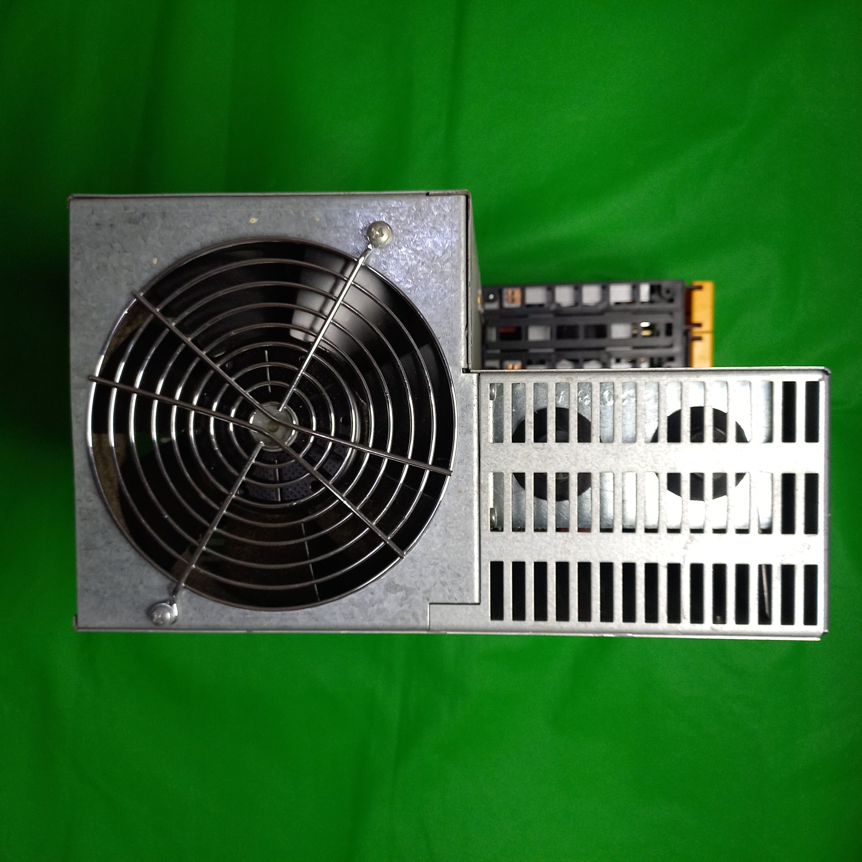 Fan and natural ventilator on Side panel view of  BUS 624-38/55-54-0-202 | BUS 624-38/55
Leistungsmodul 
