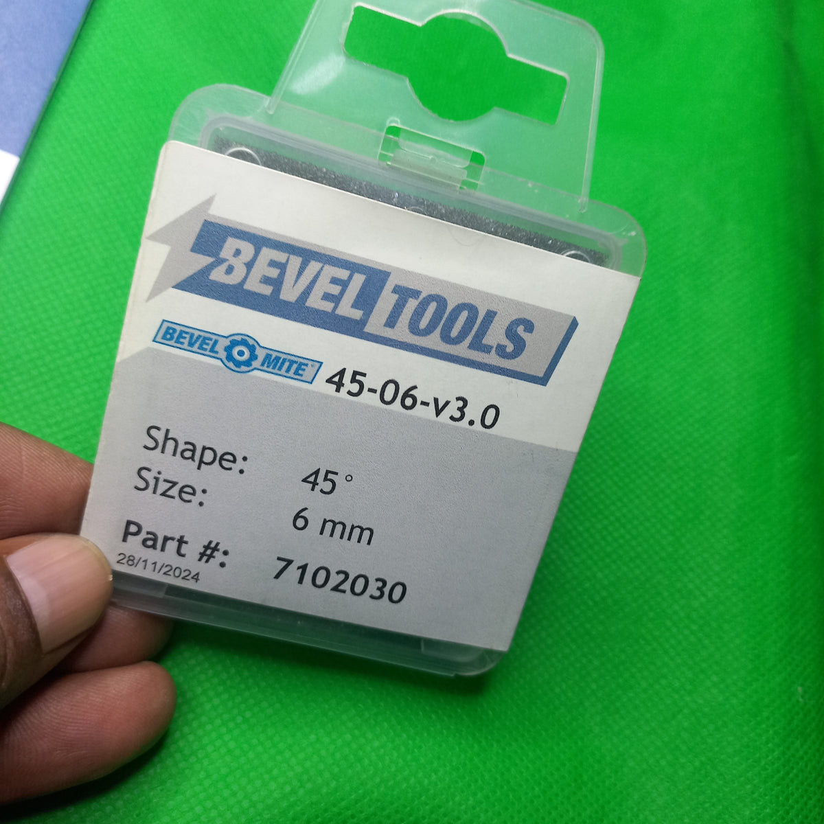 bevel cutter 45 degree chamfering on steel 45-060V3.0
