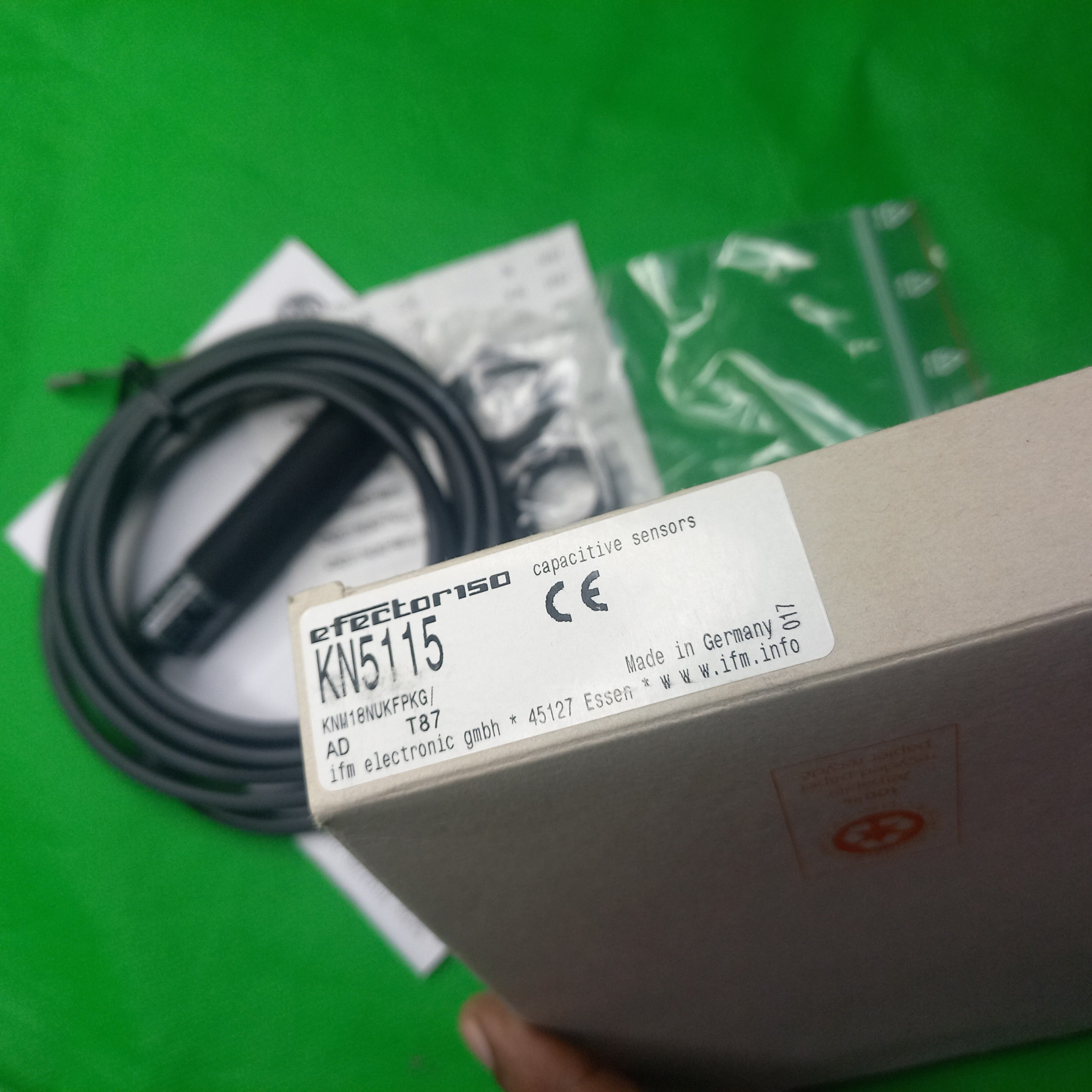 Unoboxing photo of Capacitive sensor KN5115 KNM18NUKFPKG
 with box sticker 