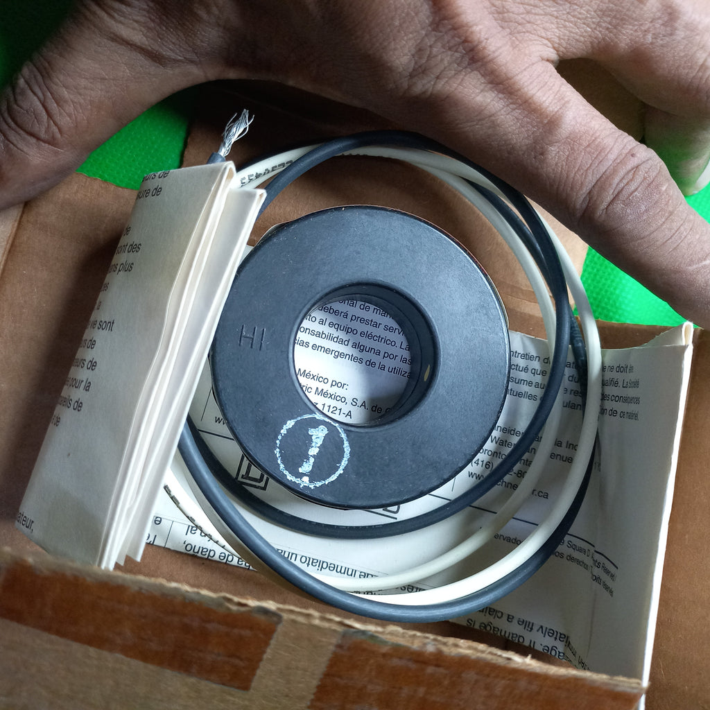 Top view of 2NR201 General Purpose Current Transformer ,200/5, Nema1, singlephase, 2.5VA,flying lead, Opening Dia 1.13inch