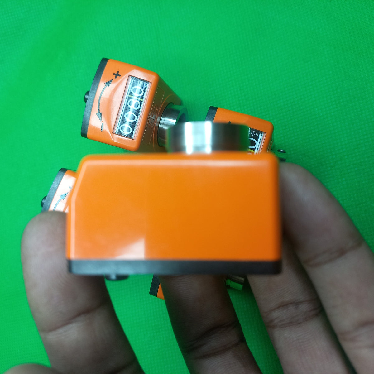 Side view show right side of Siko Position indicator DA04 | DA04-02-80-1-i-14_MountPos=2, Incr/rev=80mm, in Clockwise Direction, Decimal point =1, 14mmHollow
