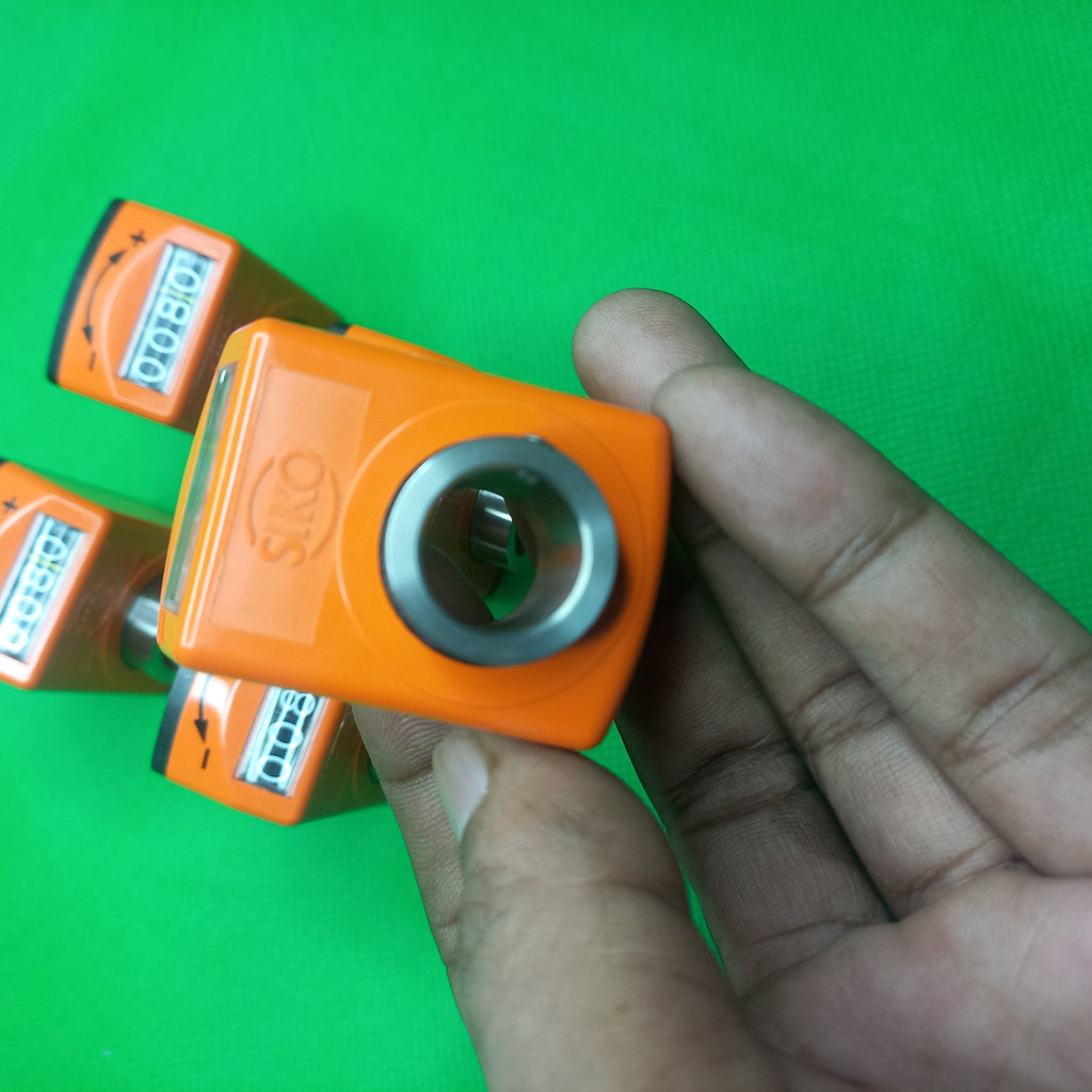 Front brand SIKO on vieable on Siko Position indicator DA04 | DA04-02-80-1-i-14_MountPos=2, Incr/rev=80mm, in Clockwise Direction, Decimal point =1, 14mmHollow