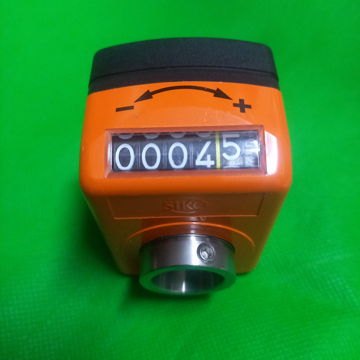Verticl front up position looking donw on SIKO DA09S-02-25-1-i-20 Mount pos. 2, increment/rev 25, CW, 20mm Hollow