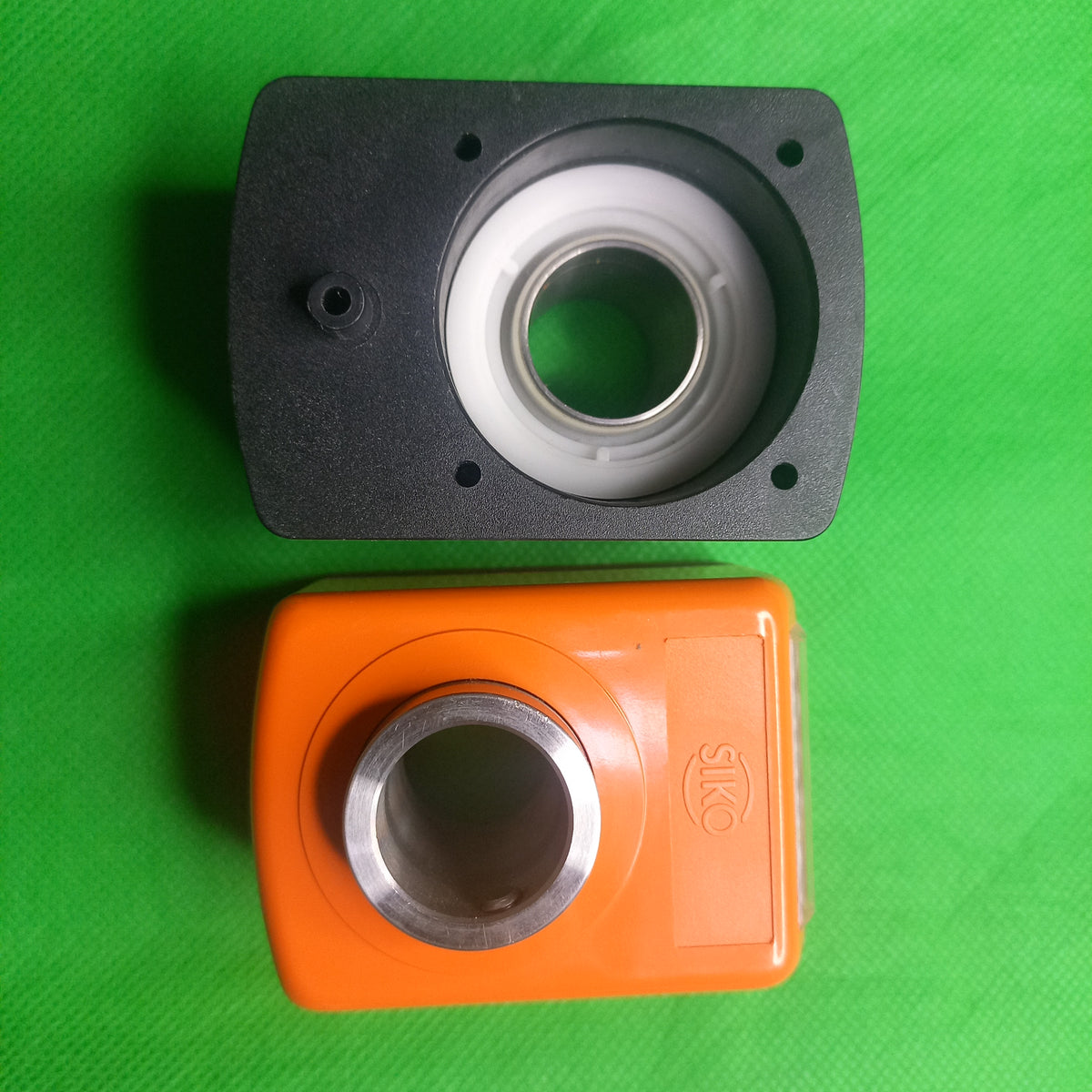 rEAR AND front side shot in one frame, DA09S-02-35-1-e-20_MountPos=2, Incr/rev=35mm, in Counter Clockwise Direction, Decimal point =1, 20mmHole