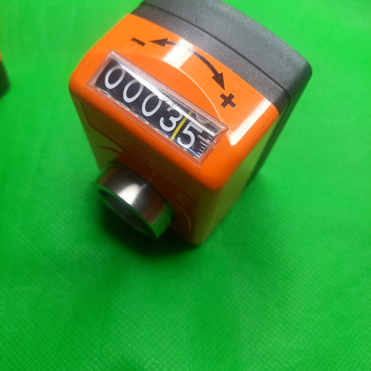 Mounting position 2 shown here DA09S Position indicator Siko DA09S-02-35-1-i-20_MountPos=2, Incr/rev=35mm, in Clockwise Direction, Decimal point =1, 20mmHole