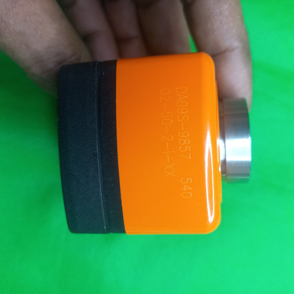 Marking on the body of electronic position encoder shows DA09S-02-50-2-i-20_MountPos=2, Incr/rev=50mm, in Clockwise Direction, Decimal point =2, 20mmHole