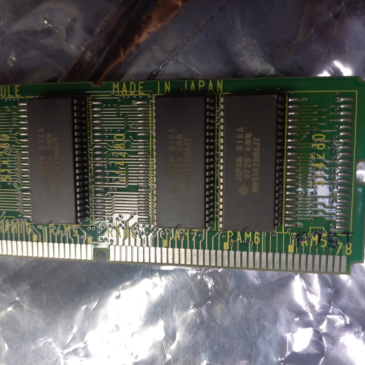 Rear side zoomed photo Dram Module A350-2901-T946/2 , A20B-2901-0941/02A, A350-2901-T946/2 , 
The Fanuc A20B-2901-0941/02A is a 4MB DRAM memory daughter board module manufactured by Fanuc for industrial CNC machine applications.
