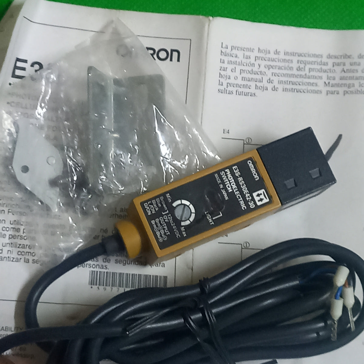 E3S-RS30E42-30 omron retroreflective sensor