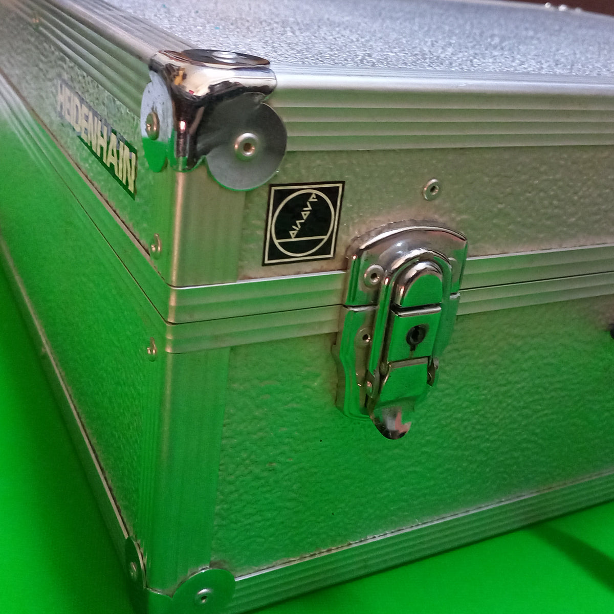 Heidenhain markings on carry case original new case Encoder Testing Diagnois Allignment Equipment PWM9, ID 512 134-01 
Heidenhain PWM-9 ID-Nr. 512 134-01 / 374 976-01
Heidenhain PWM 9 Encoder-Diagnostic-Kit (Phase Angle Measuring Unit)