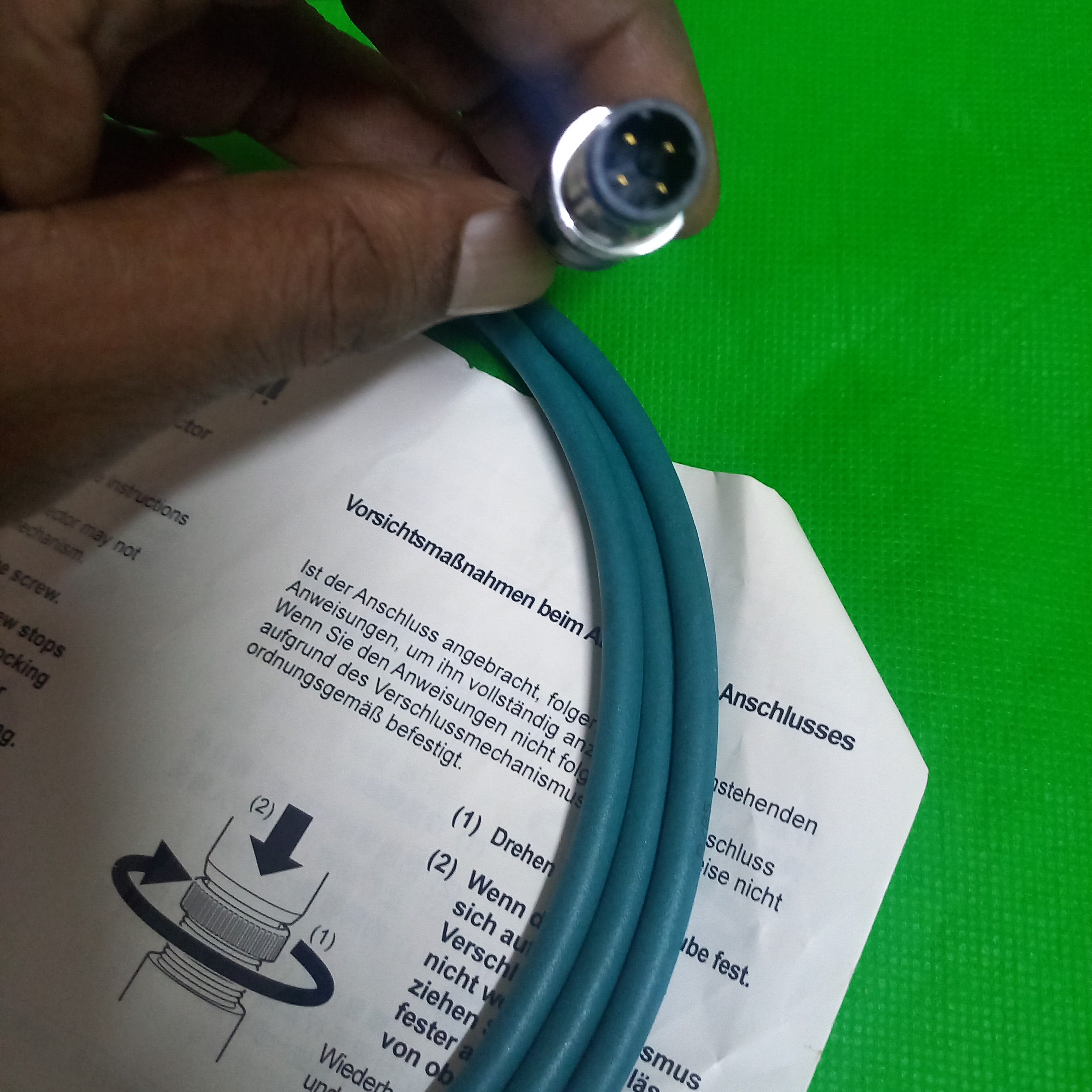 Connection 4 PIN ; zoomed view keyence_OP-87454 2-meter connection cable designed for vision sensors