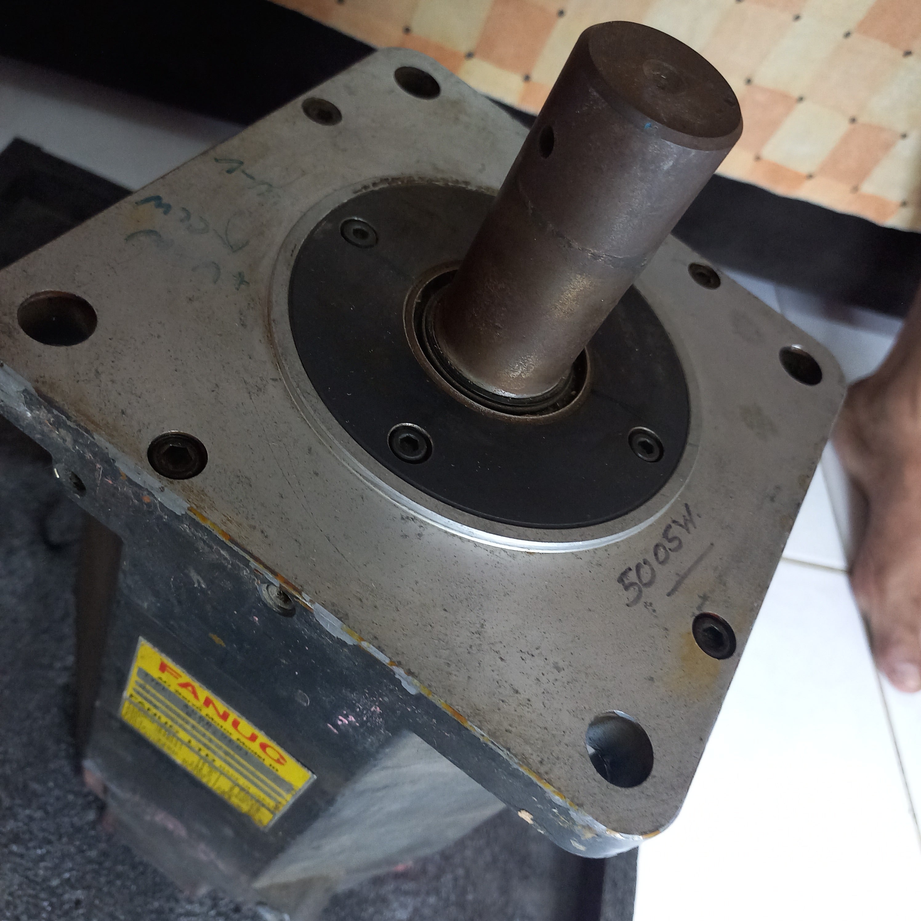 Shaft and flange of A06B-0501-B001, AC servo motor Model 10