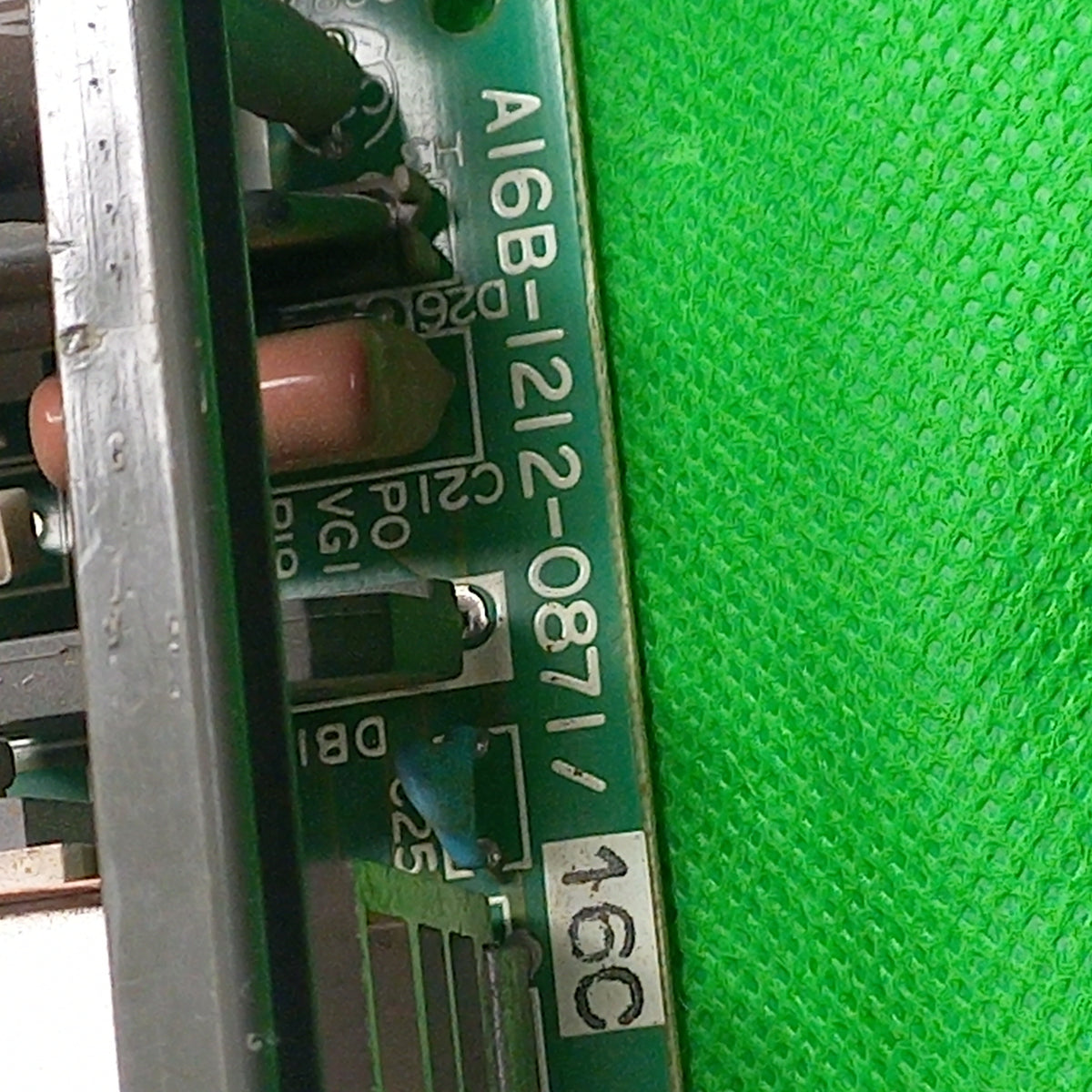 Manufacturer: FANUC
• Part Type: Power Supply Board / Power Supply Unit with Built-in Input Unit
• Input Rating: 200–240V AC (~50/60Hz, 5A or 8A)
• Output Rating: 200–240V AC (2.5A Max) and DC voltage required by the internal controller
