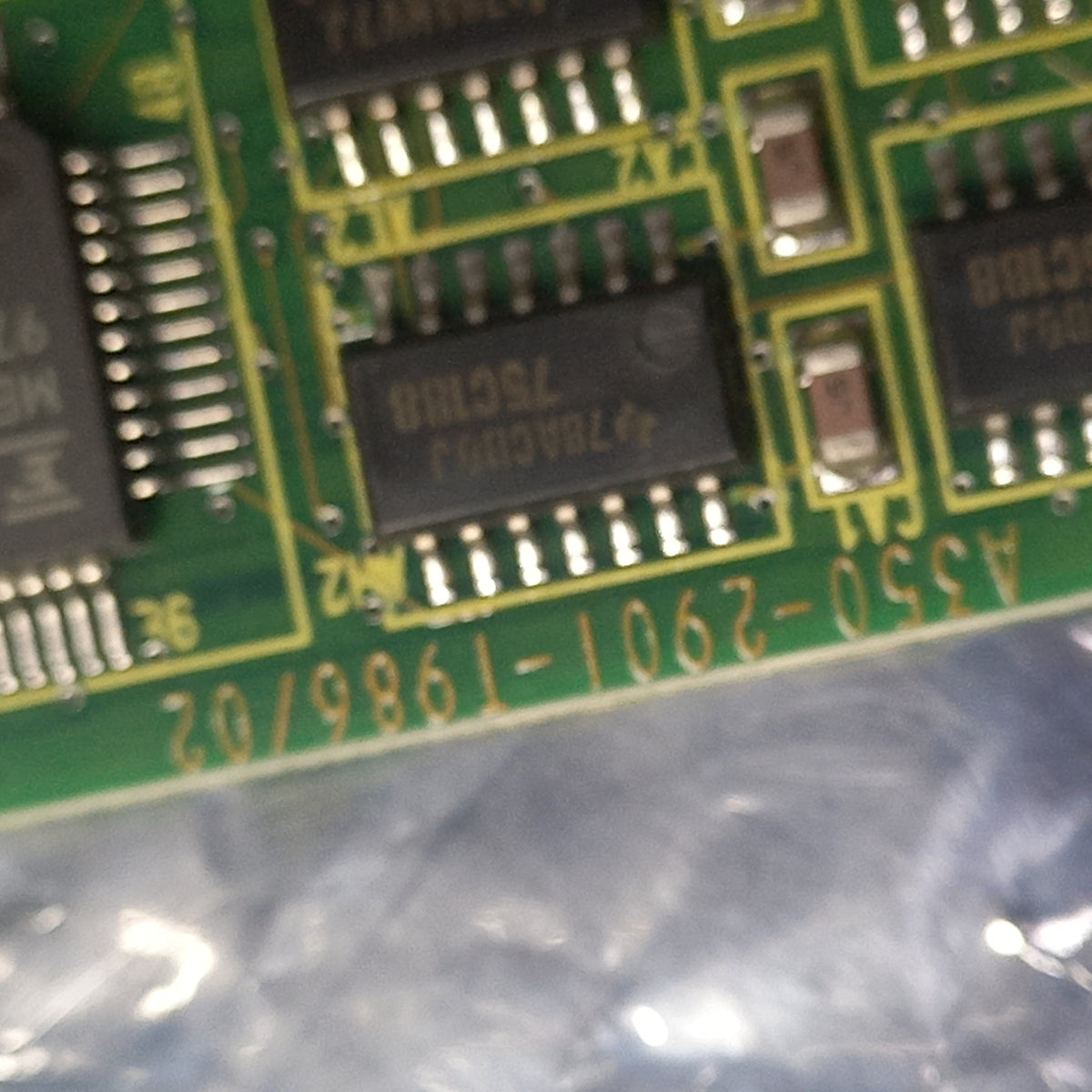 A20B-2901-0981/05B
A350-2901-1986/20
Fanuc A20B-2901-0981 is a serial spindle control module typically found in Fanuc 16/18 model B and C controls