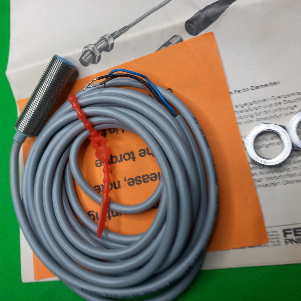 Unboxing photo of Festo 19102  SIE-M12S-PS-K=LED Inductive Proximity , PNP, NO, M12x1, SN=4mm, Flush