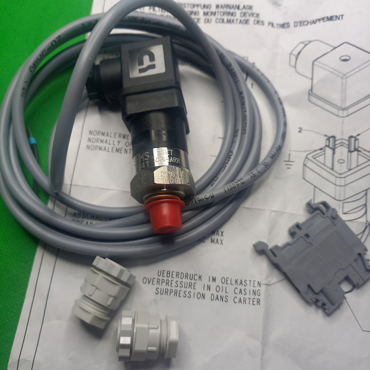 complete unboxed PS41 Series Pressure Switch - PN 211697
Gems Sensors 211697 PRESSURE SWITCH, PS41-20-4MGS-C-HC-V-FS0.6barR