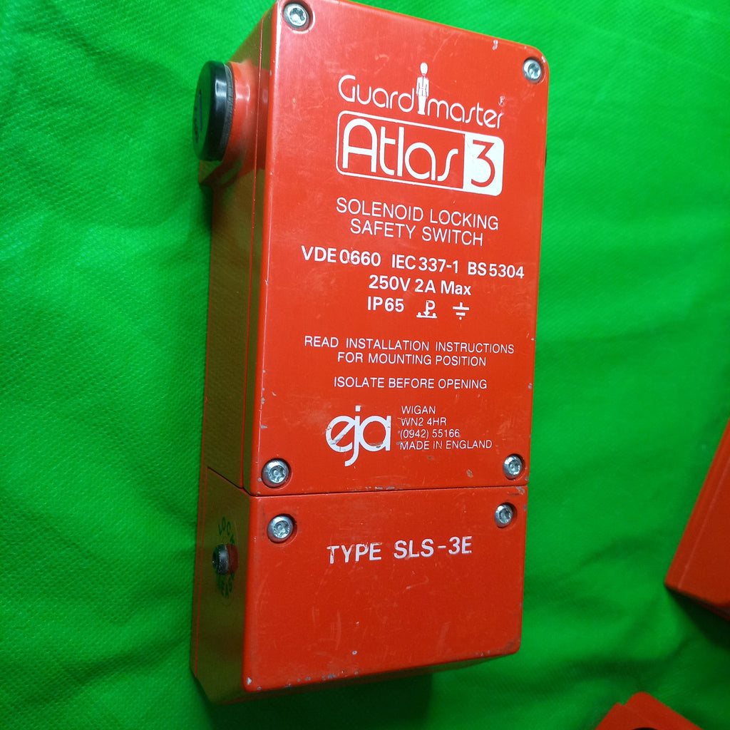 Front face of Guardmaster Atlas 3 Solenoid Locking Safety Switch Type: SLS-3E
Model: SLS 3E
Input Voltage: 24V DC